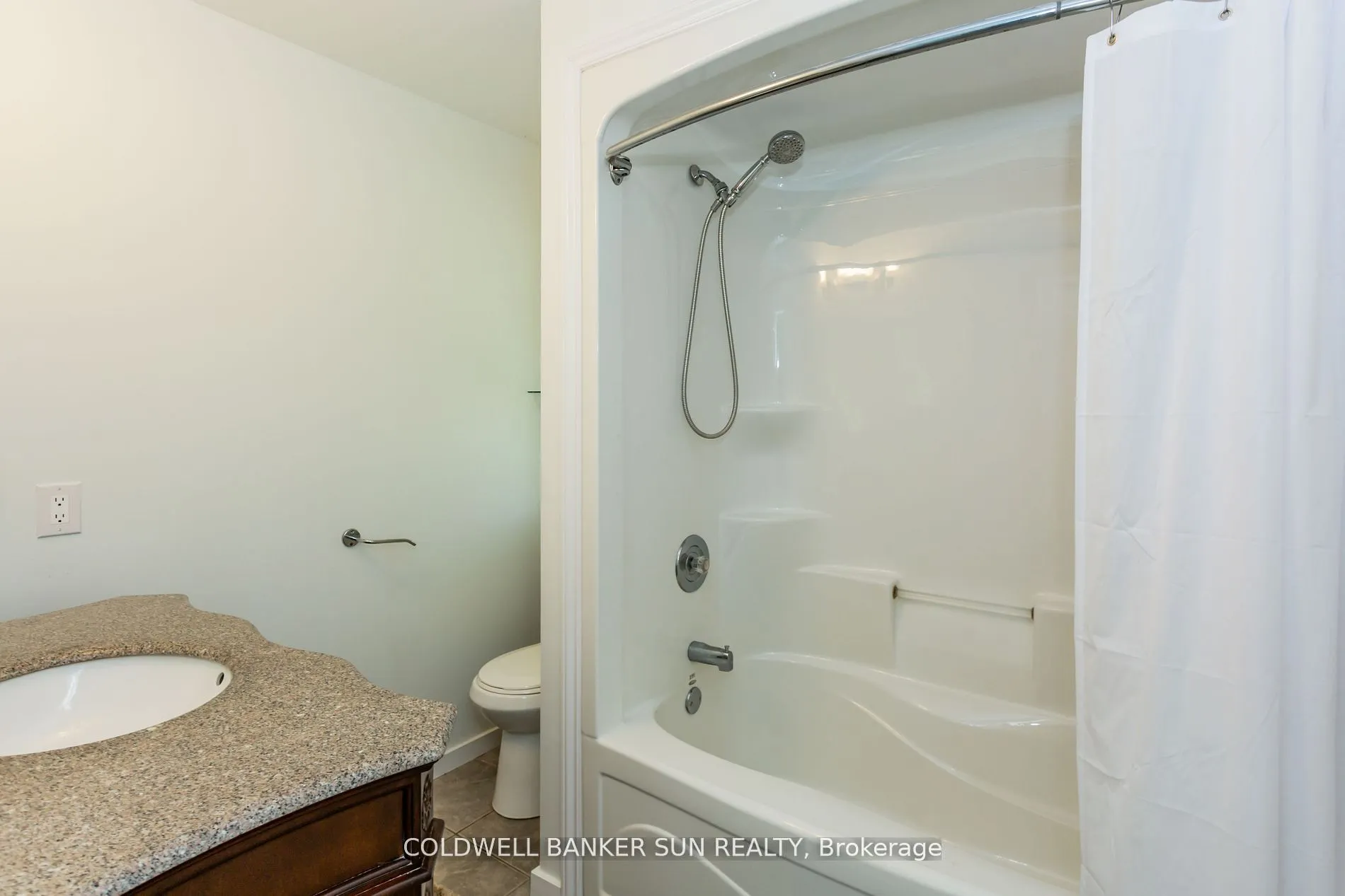 686078 Oxford Rd 2 Road