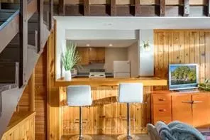 1033 Bayview Point Road