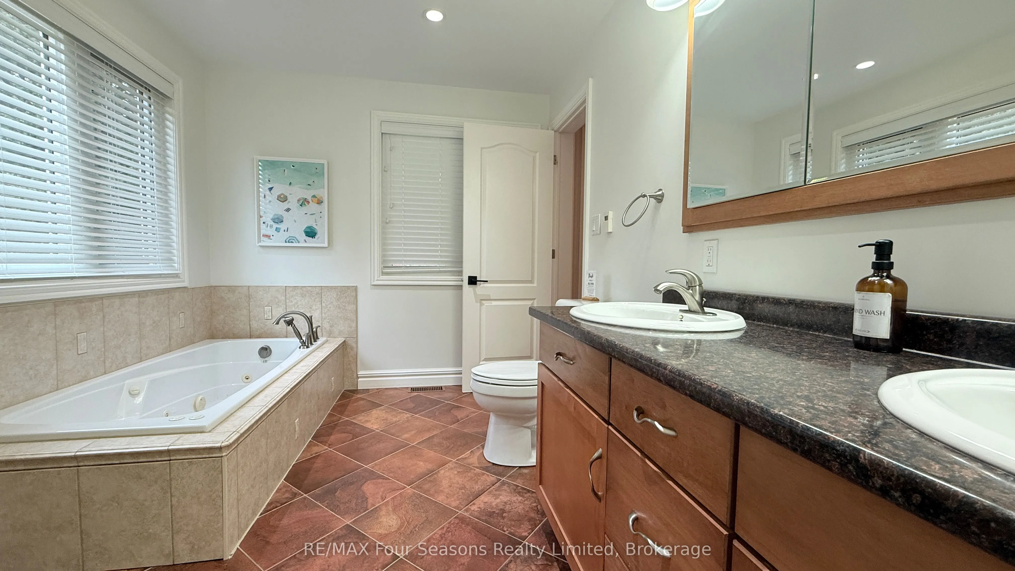 37 Silver Lake Crescent