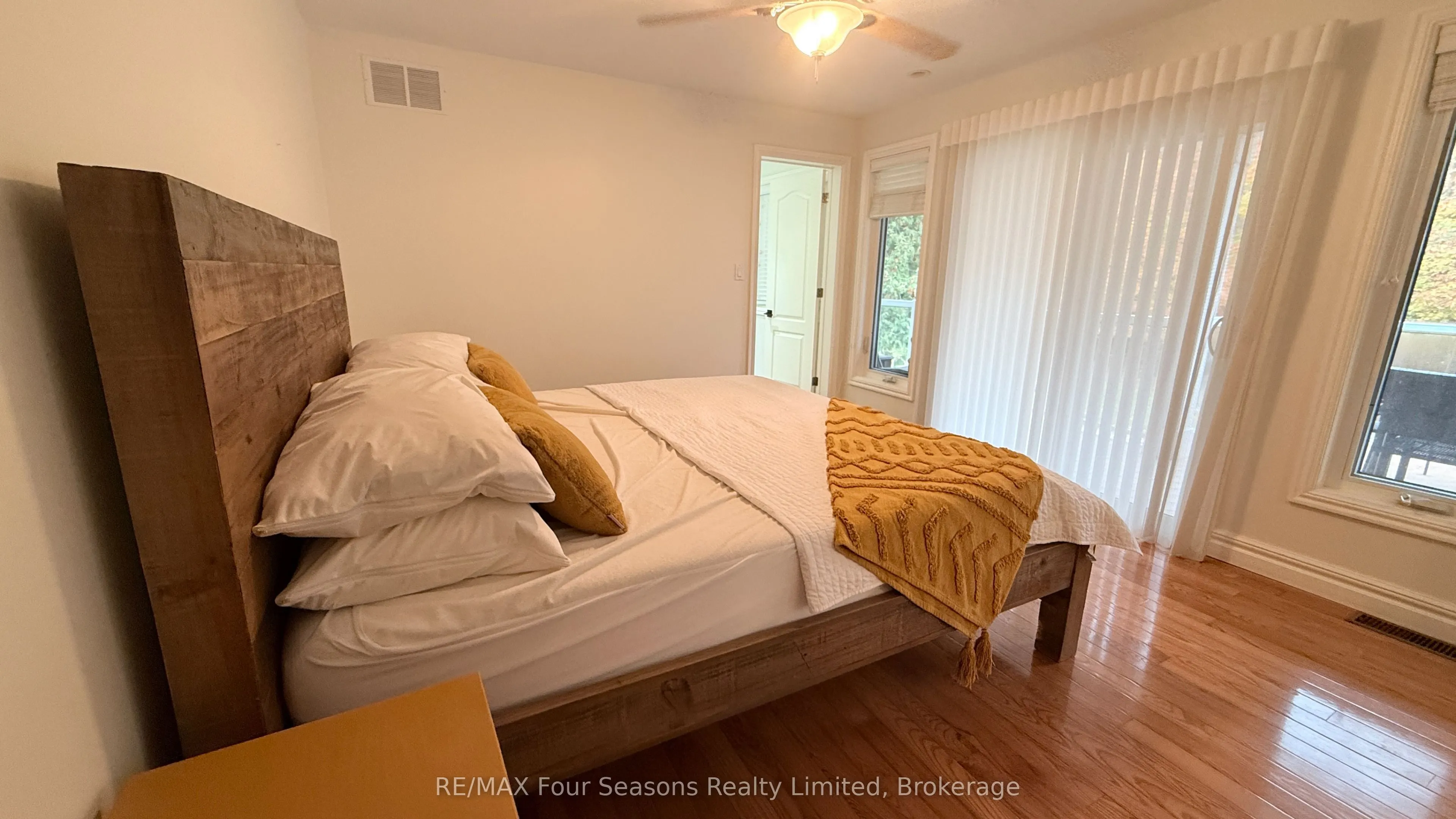 37 Silver Lake Crescent