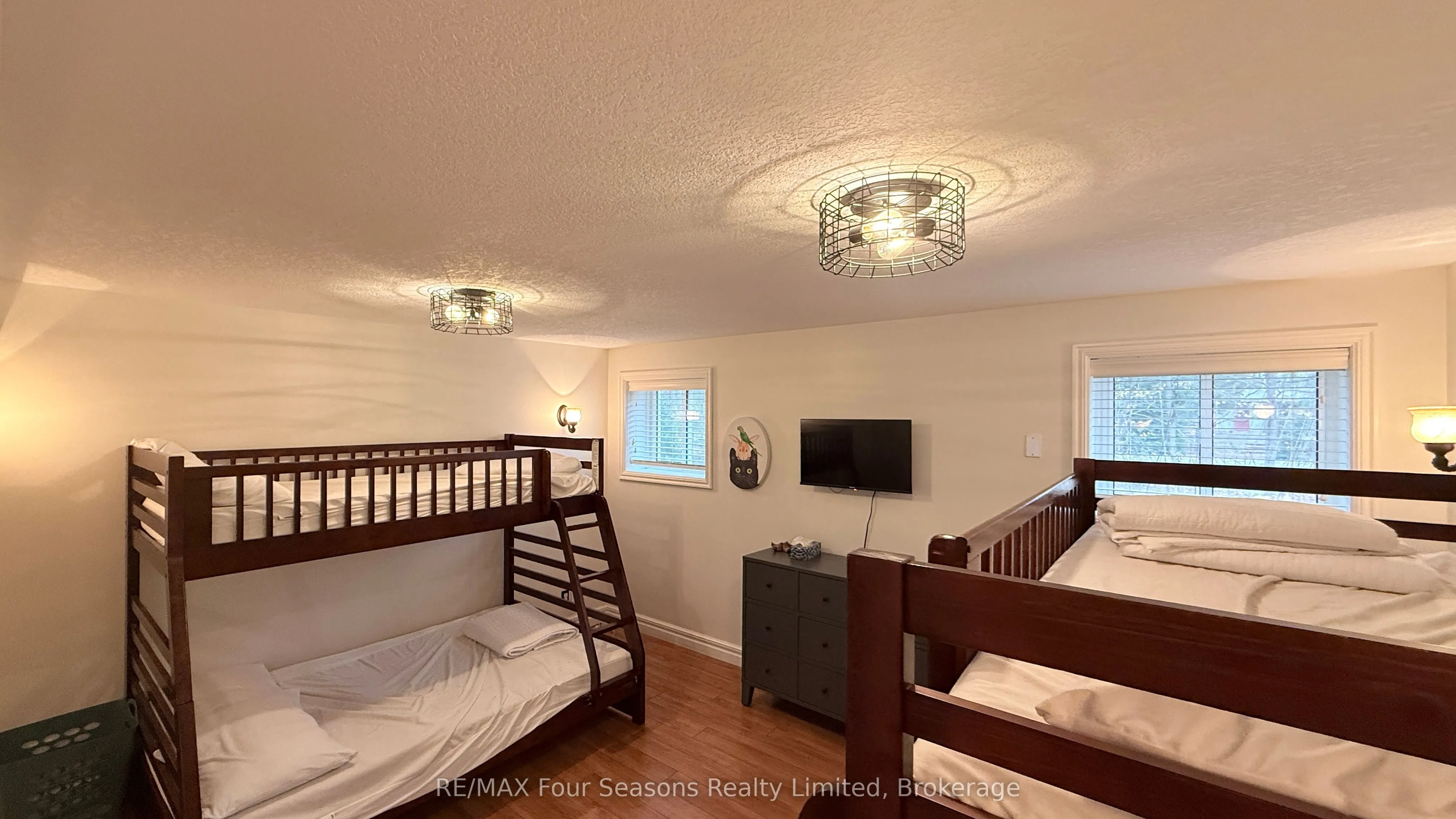 37 Silver Lake Crescent