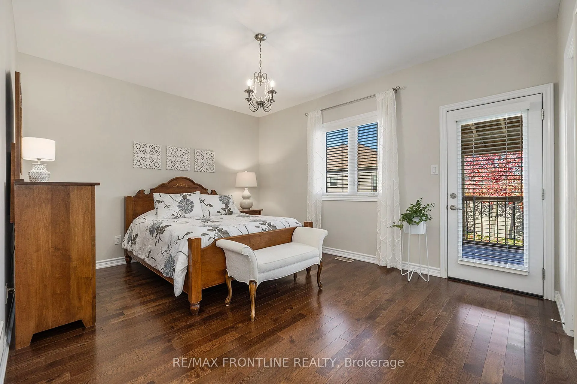 7 Senators Gate Drive