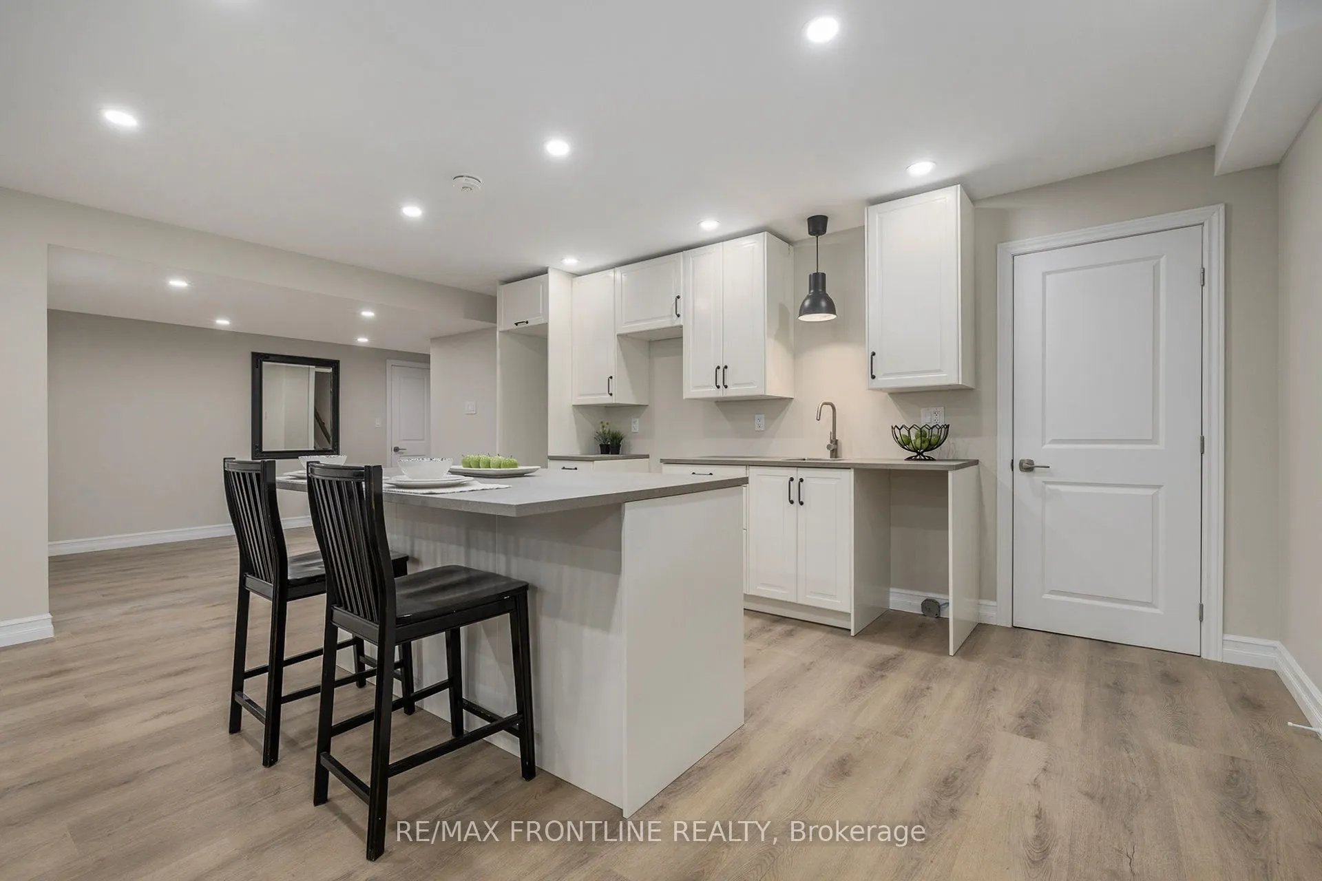 7 Senators Gate Drive