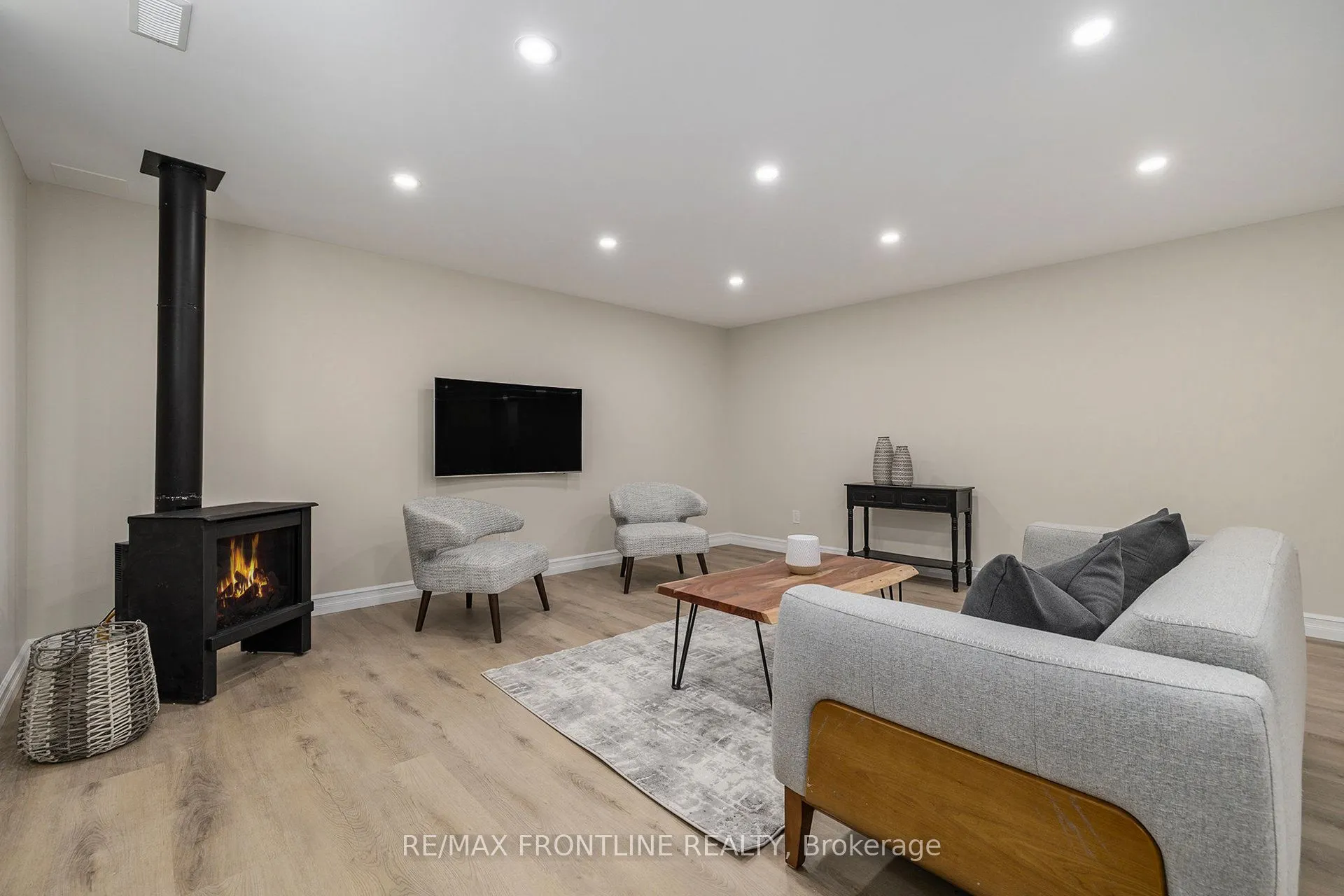 7 Senators Gate Drive