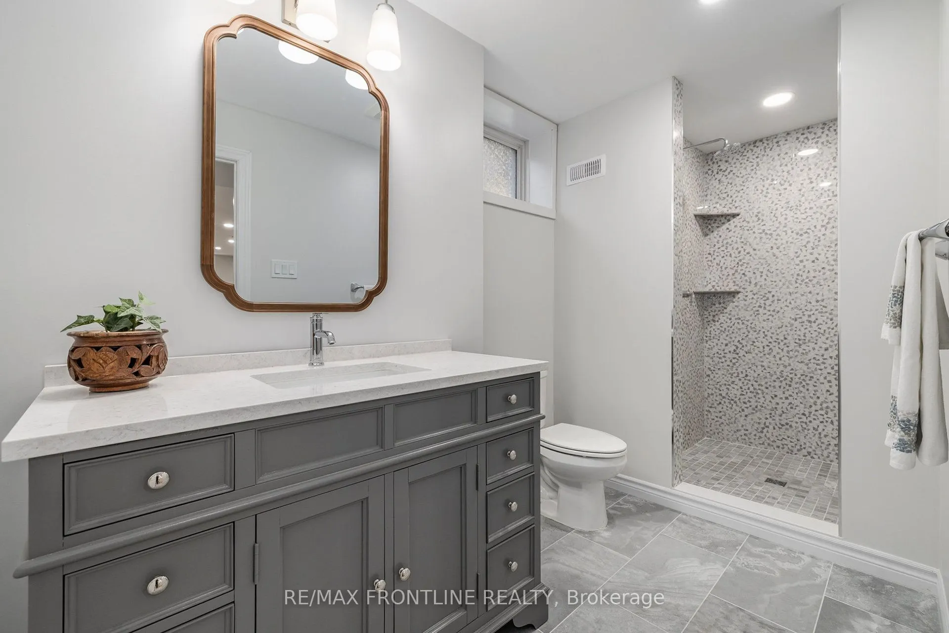 7 Senators Gate Drive