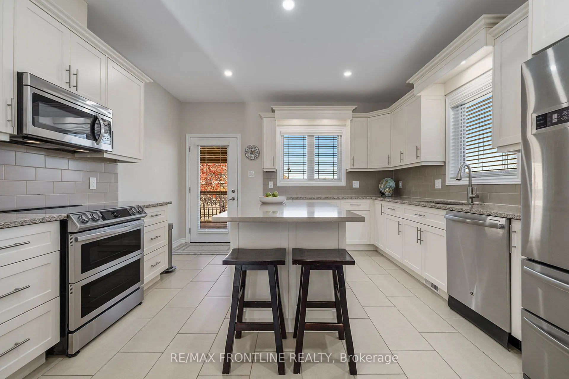 7 Senators Gate Drive