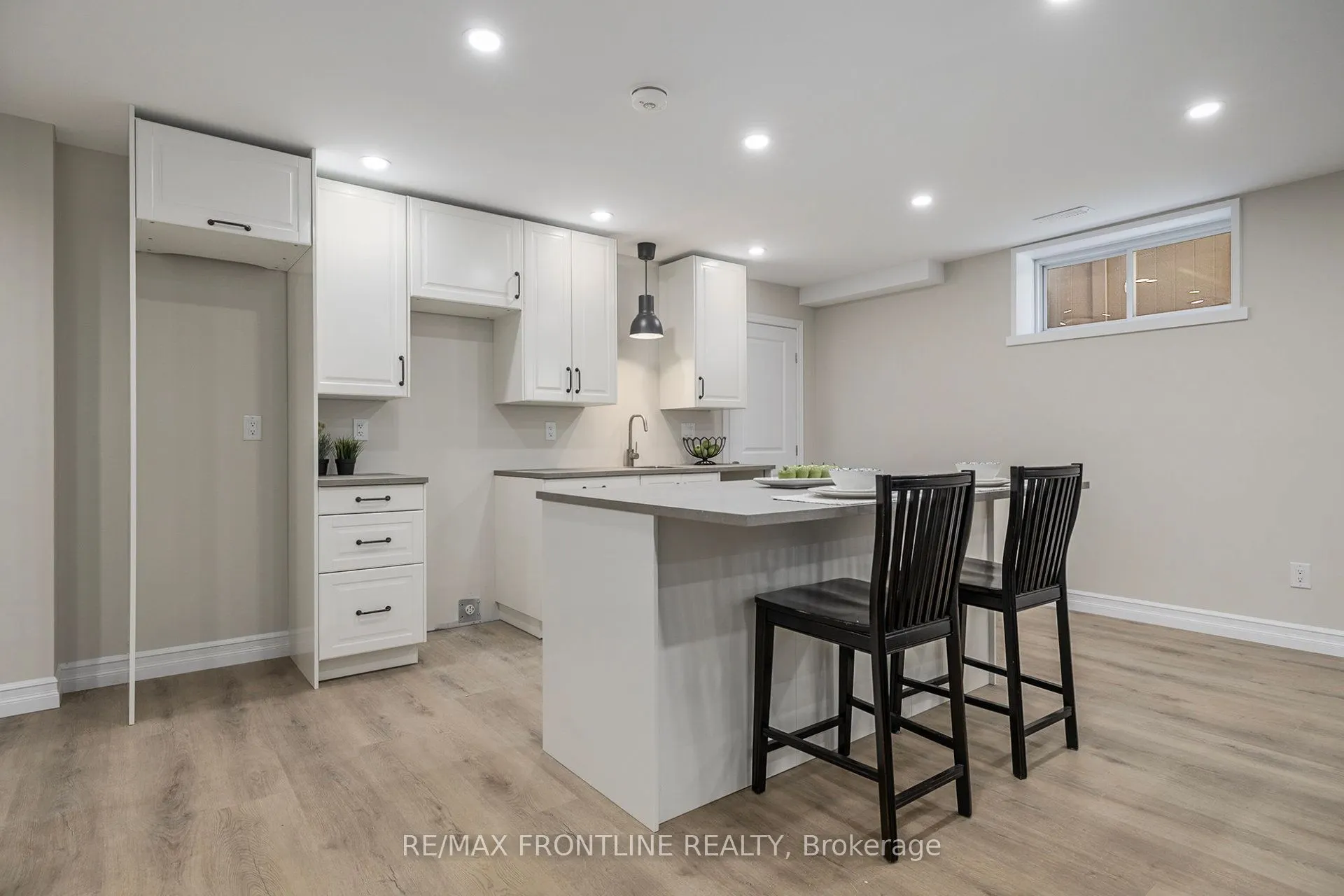 7 Senators Gate Drive