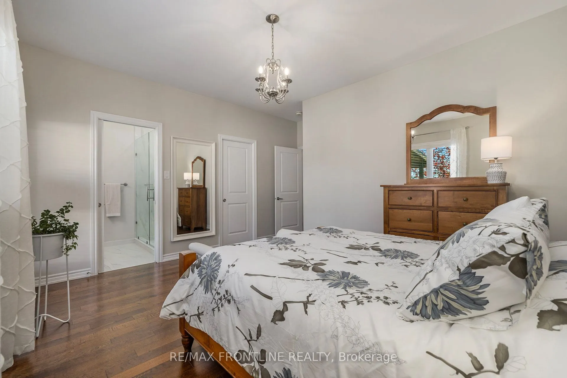 7 Senators Gate Drive