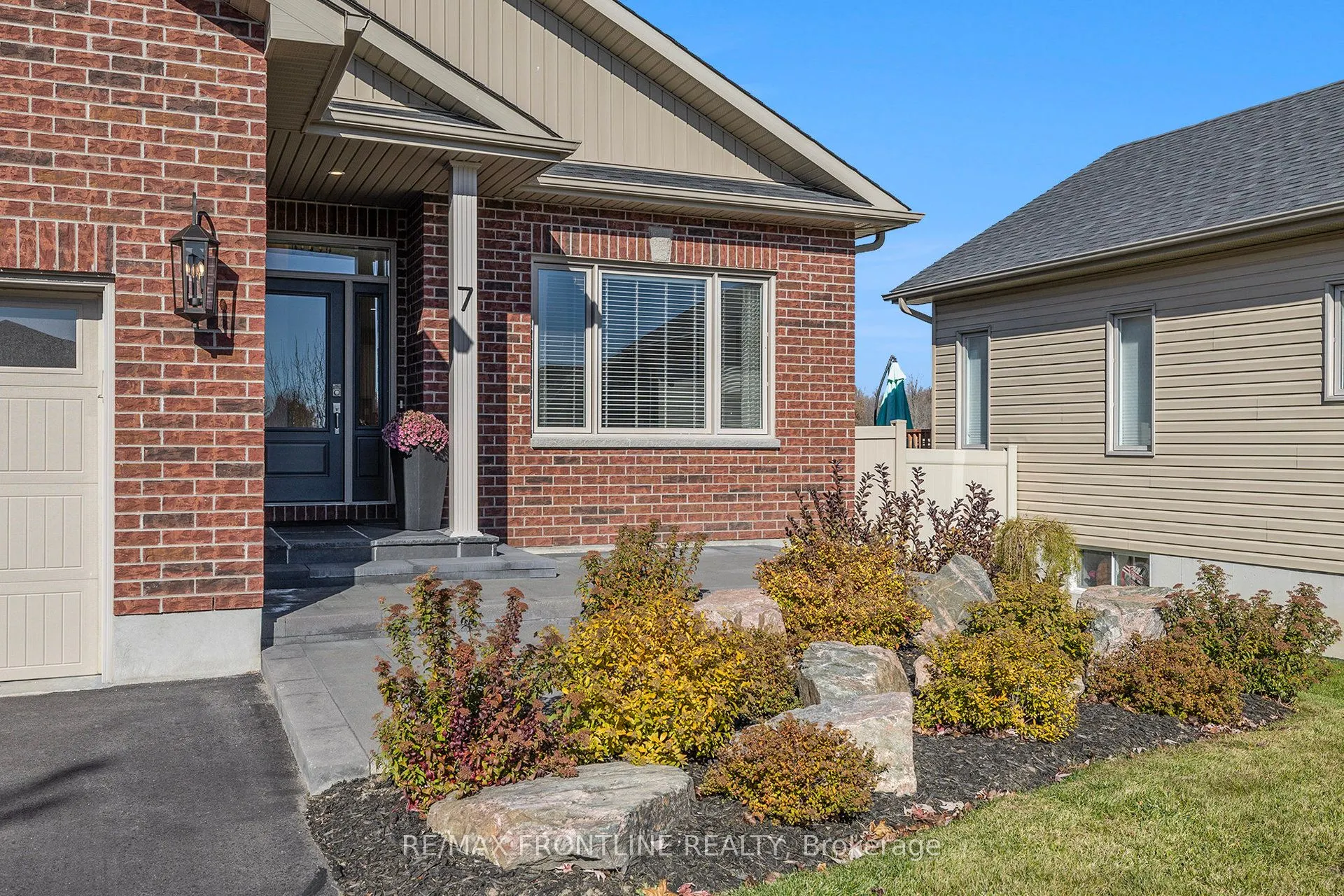 7 Senators Gate Drive