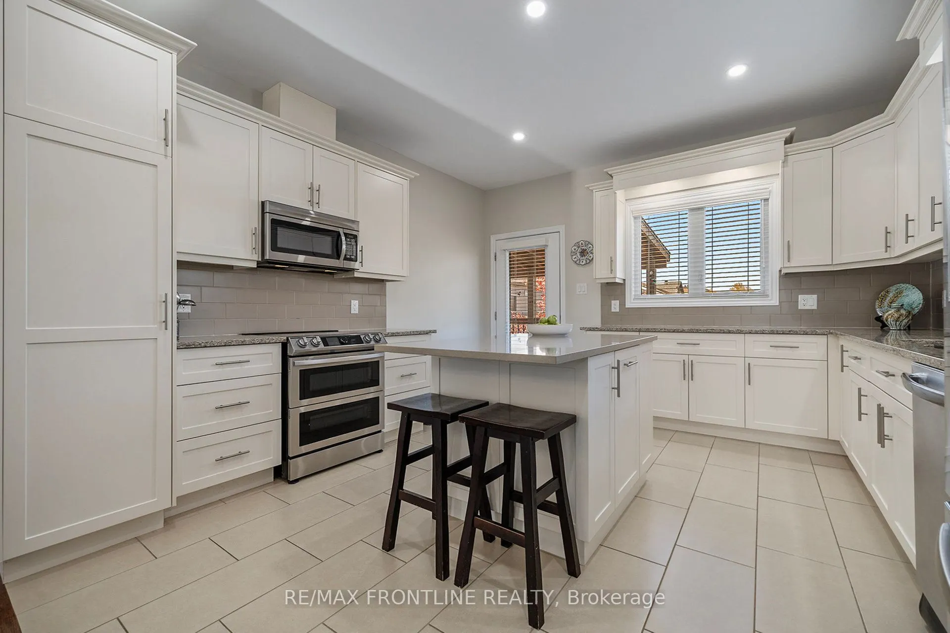 7 Senators Gate Drive