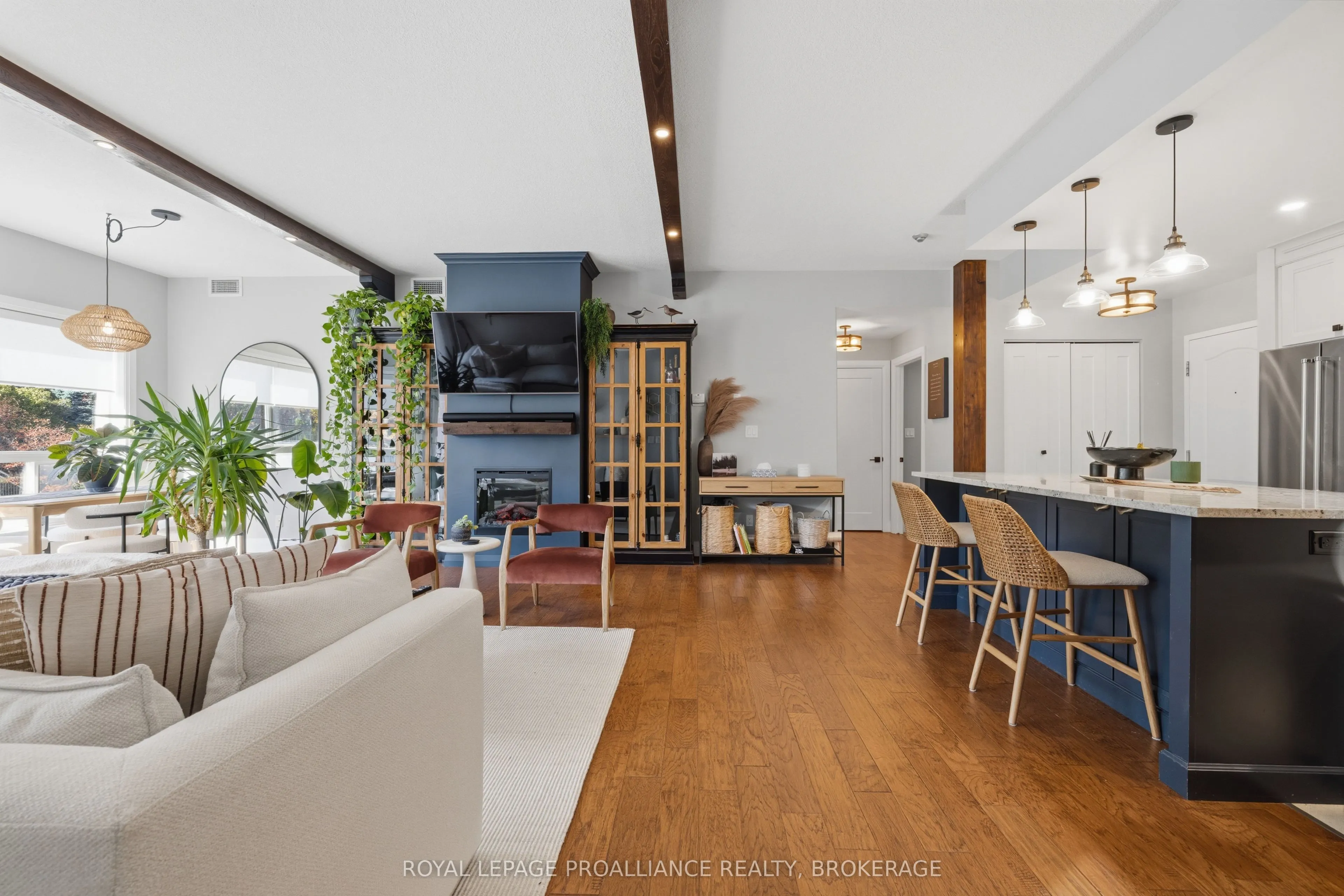 350 Wellington Street, #205