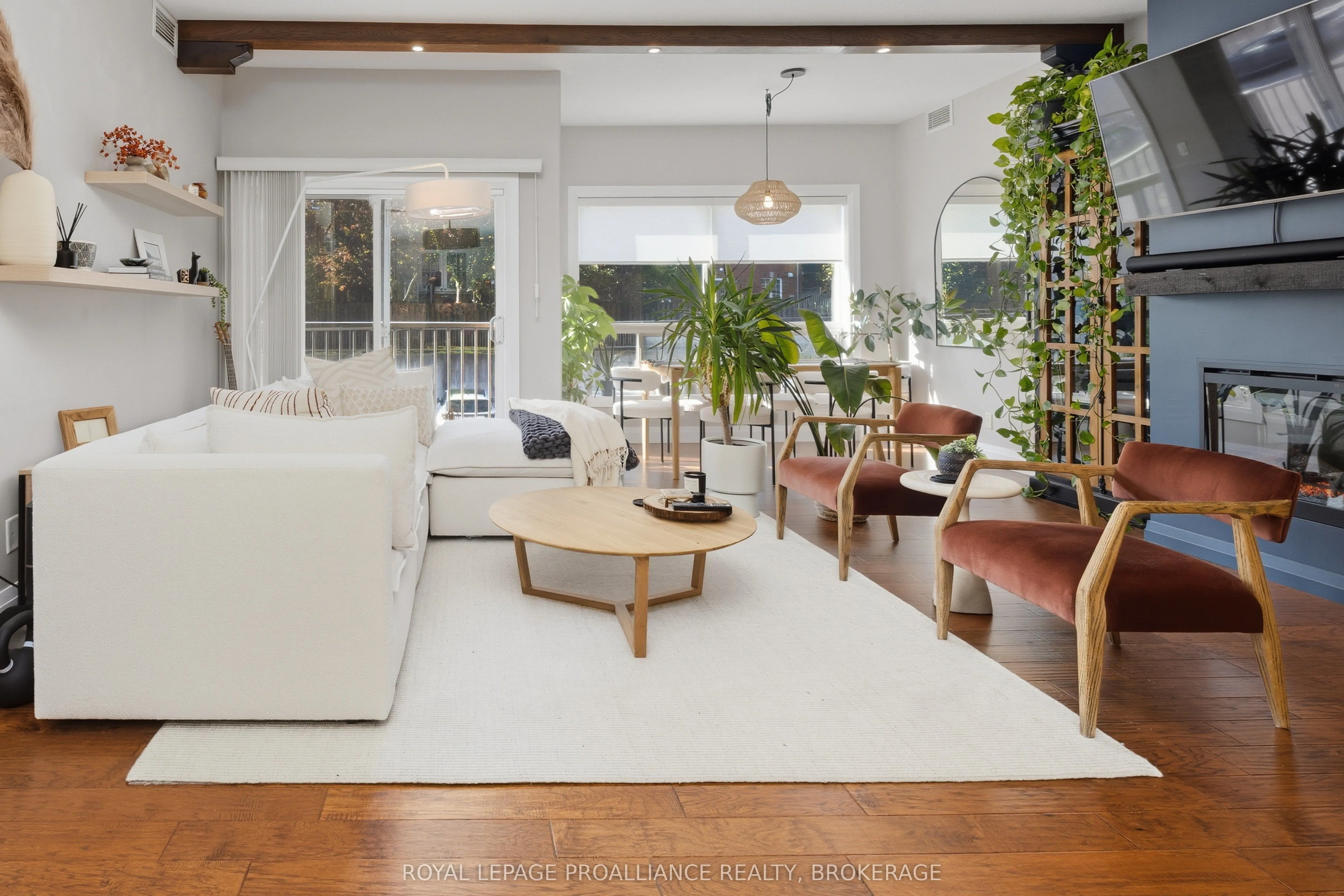 350 Wellington Street, #205