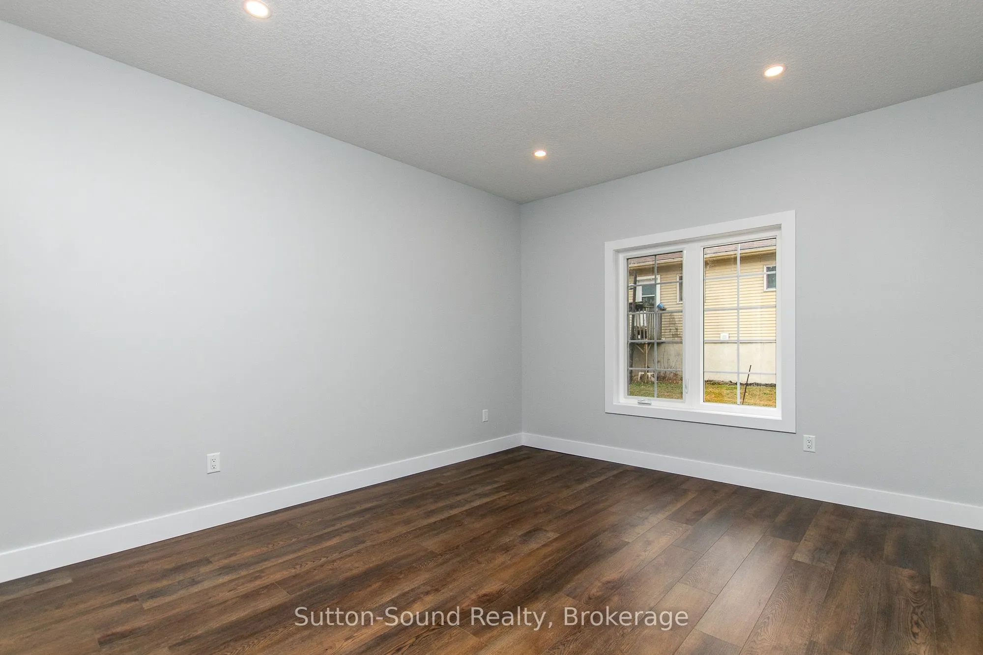 202 Queen Street W, #5