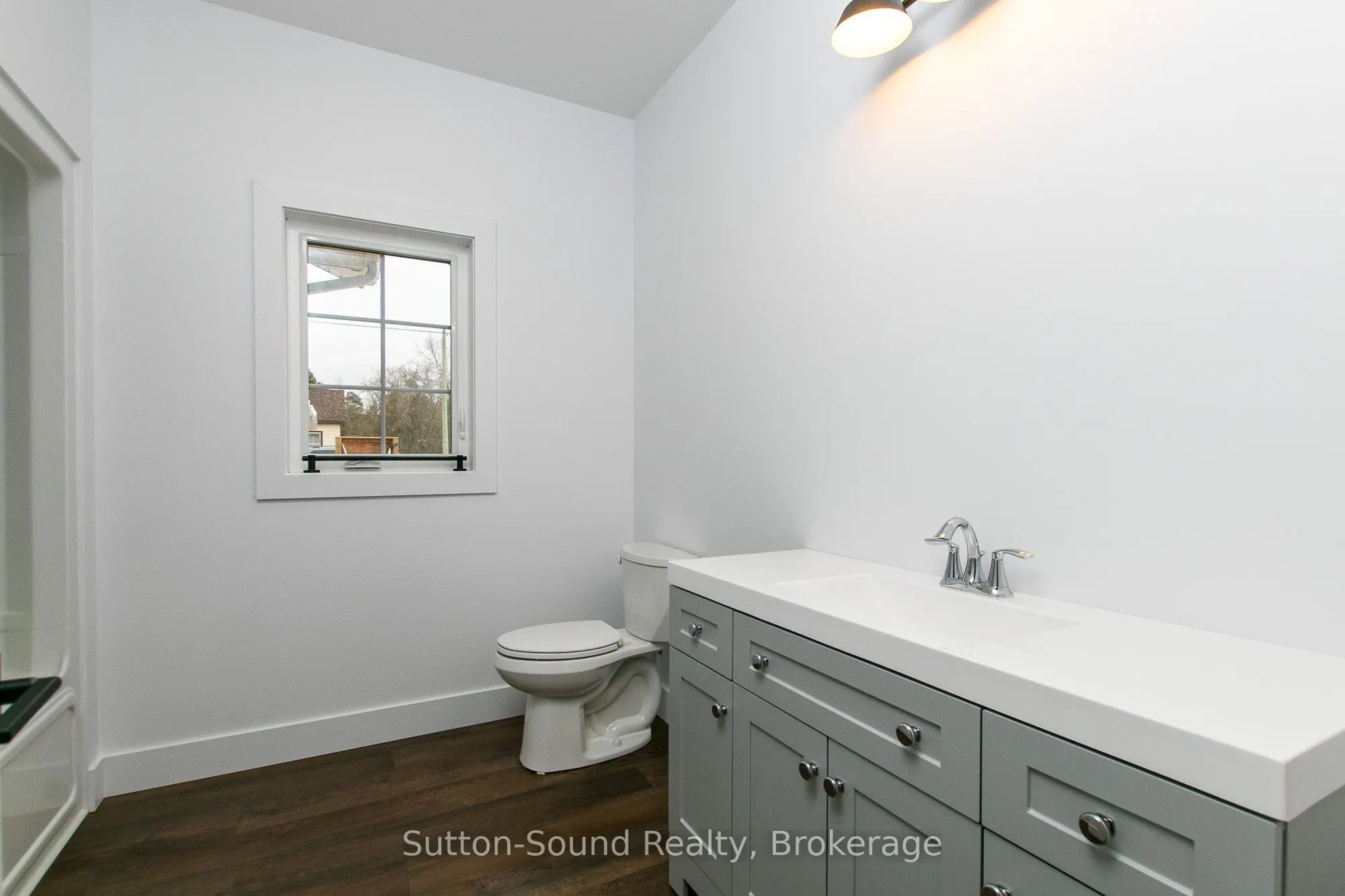 202 Queen Street W, #5