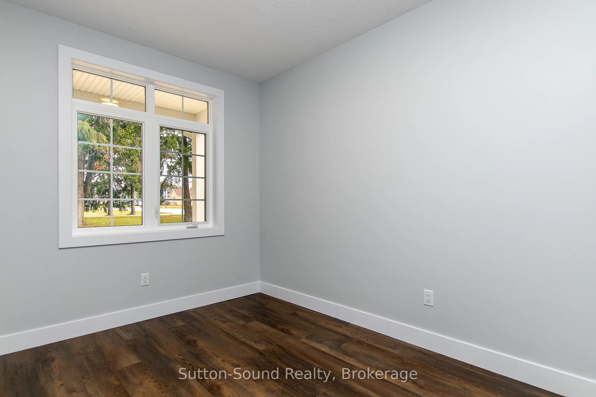 202 Queen Street W, #5