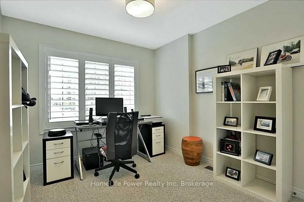 63 Southshore Crescent