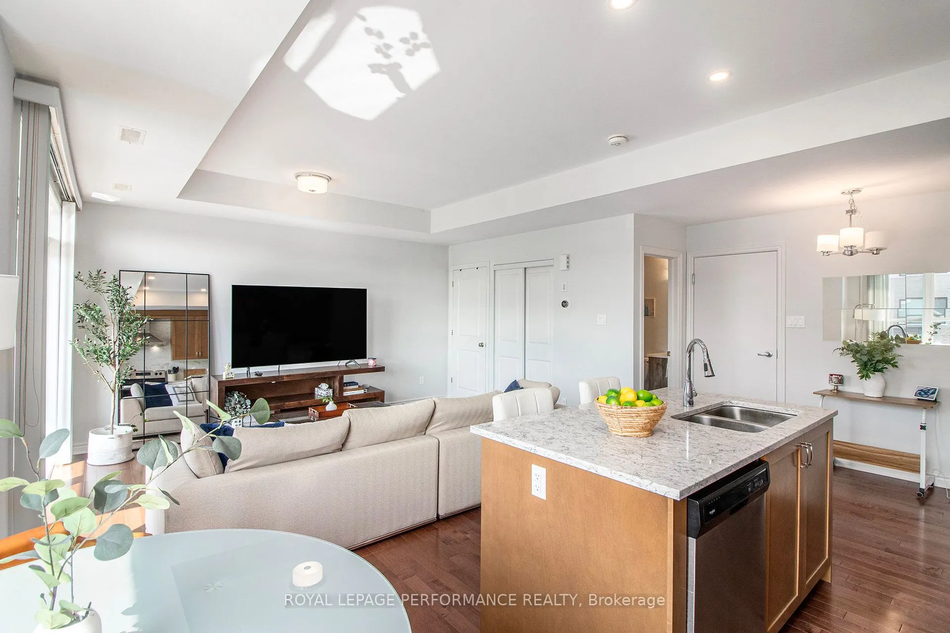 84 Carabiner Private, #33