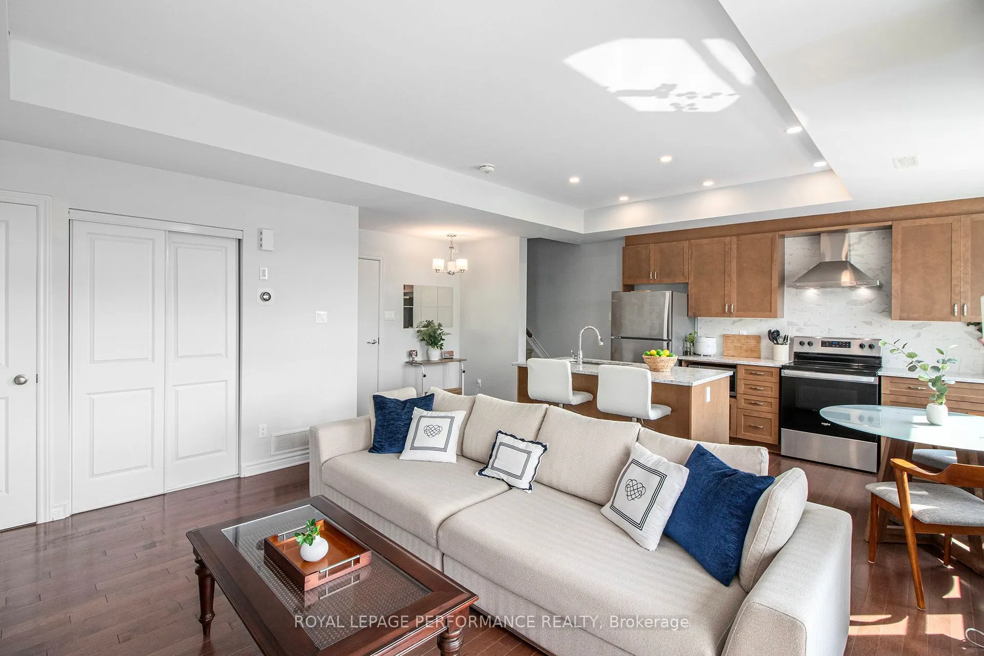 84 Carabiner Private, #33