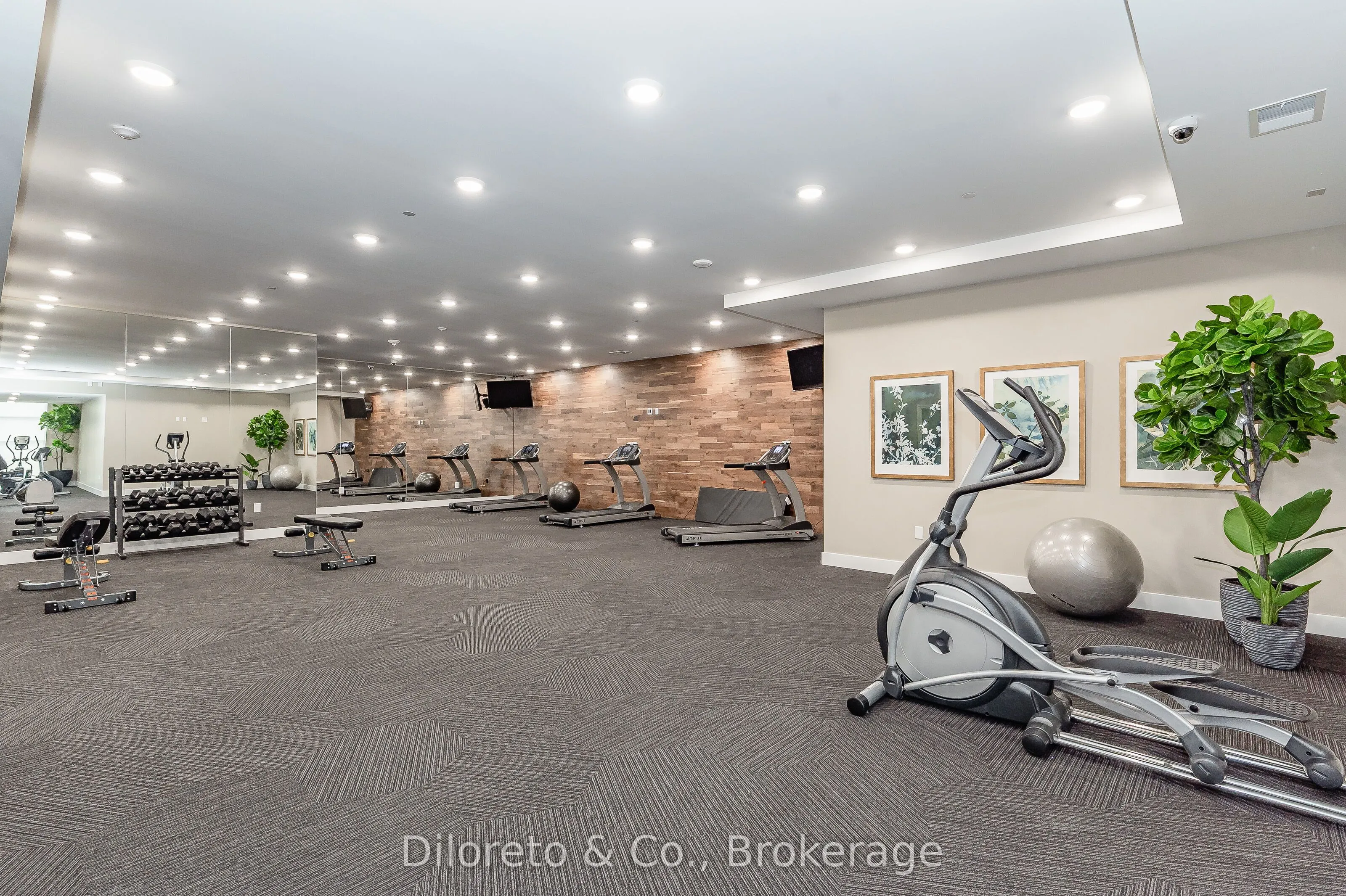 1878 Gordon Street, #105