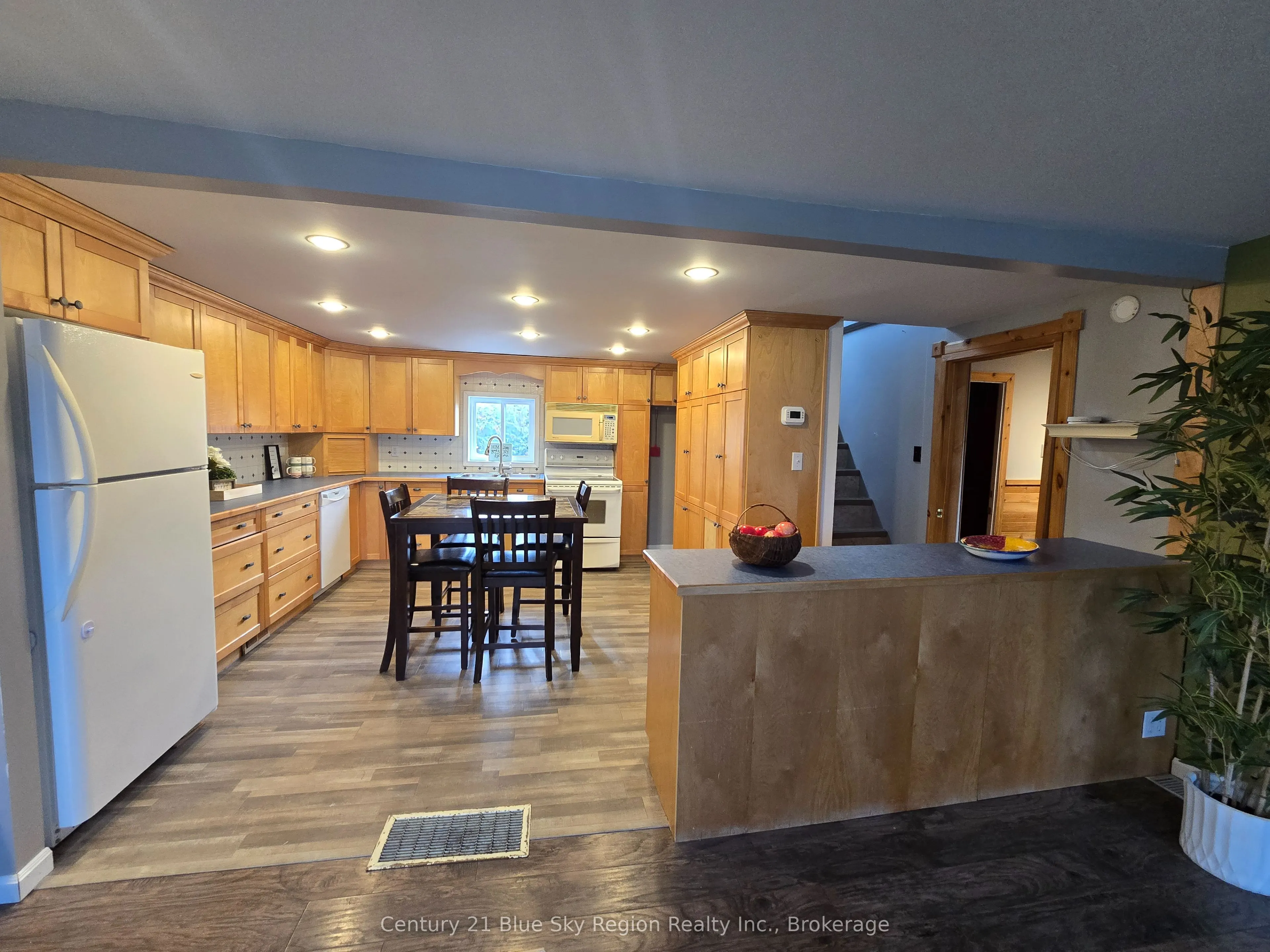 66 Principale Street W