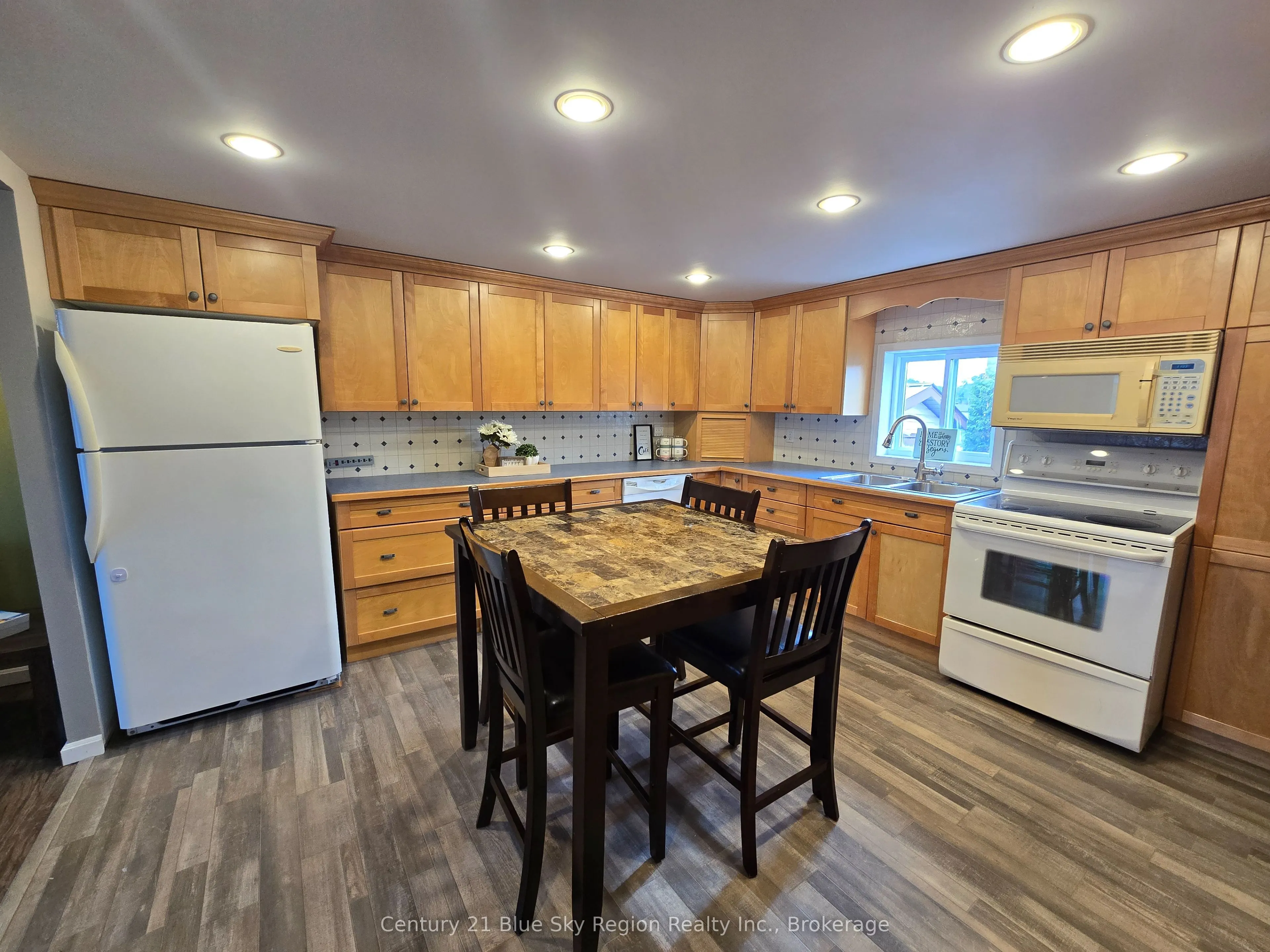 66 Principale Street W