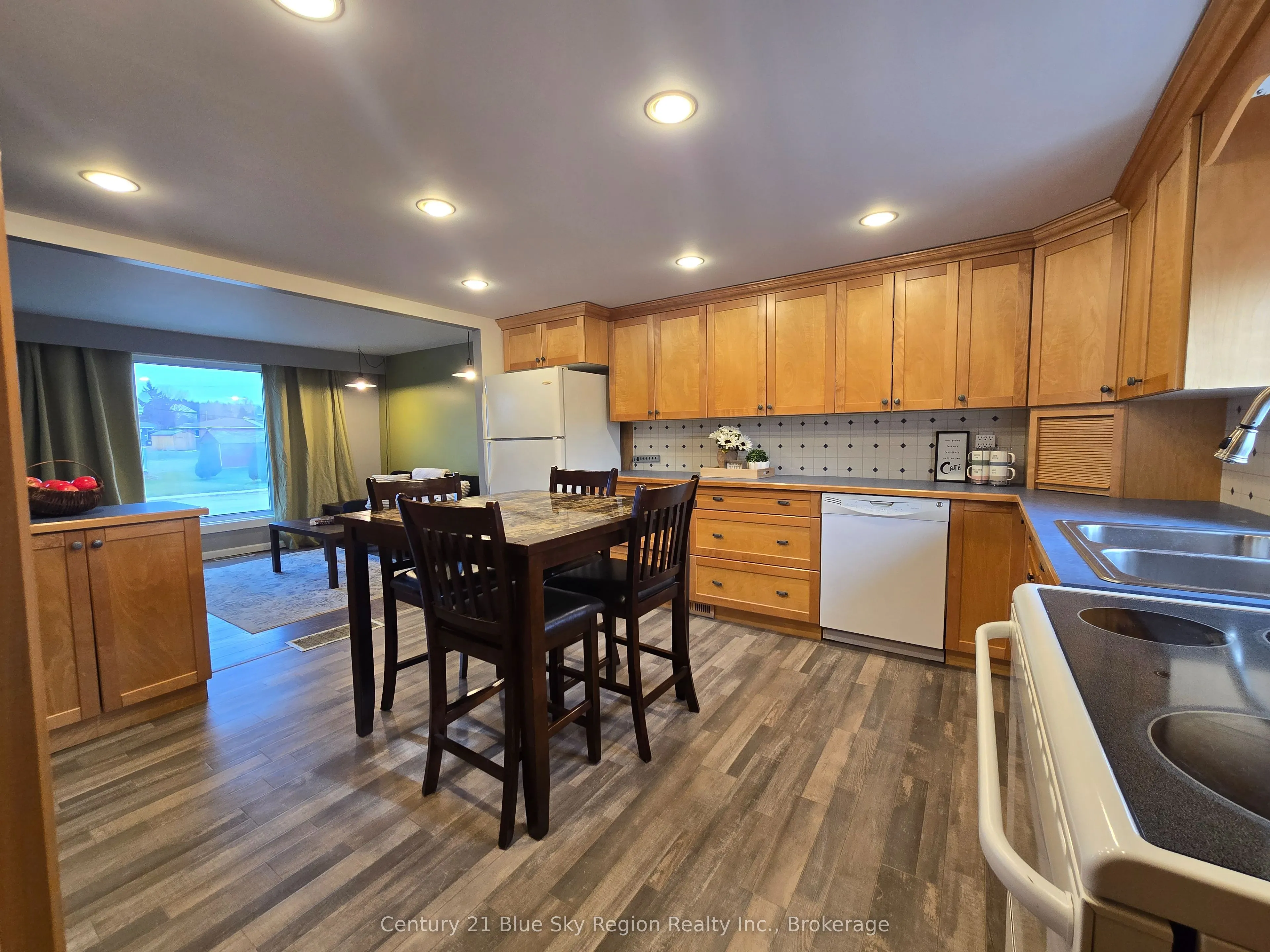 66 Principale Street W