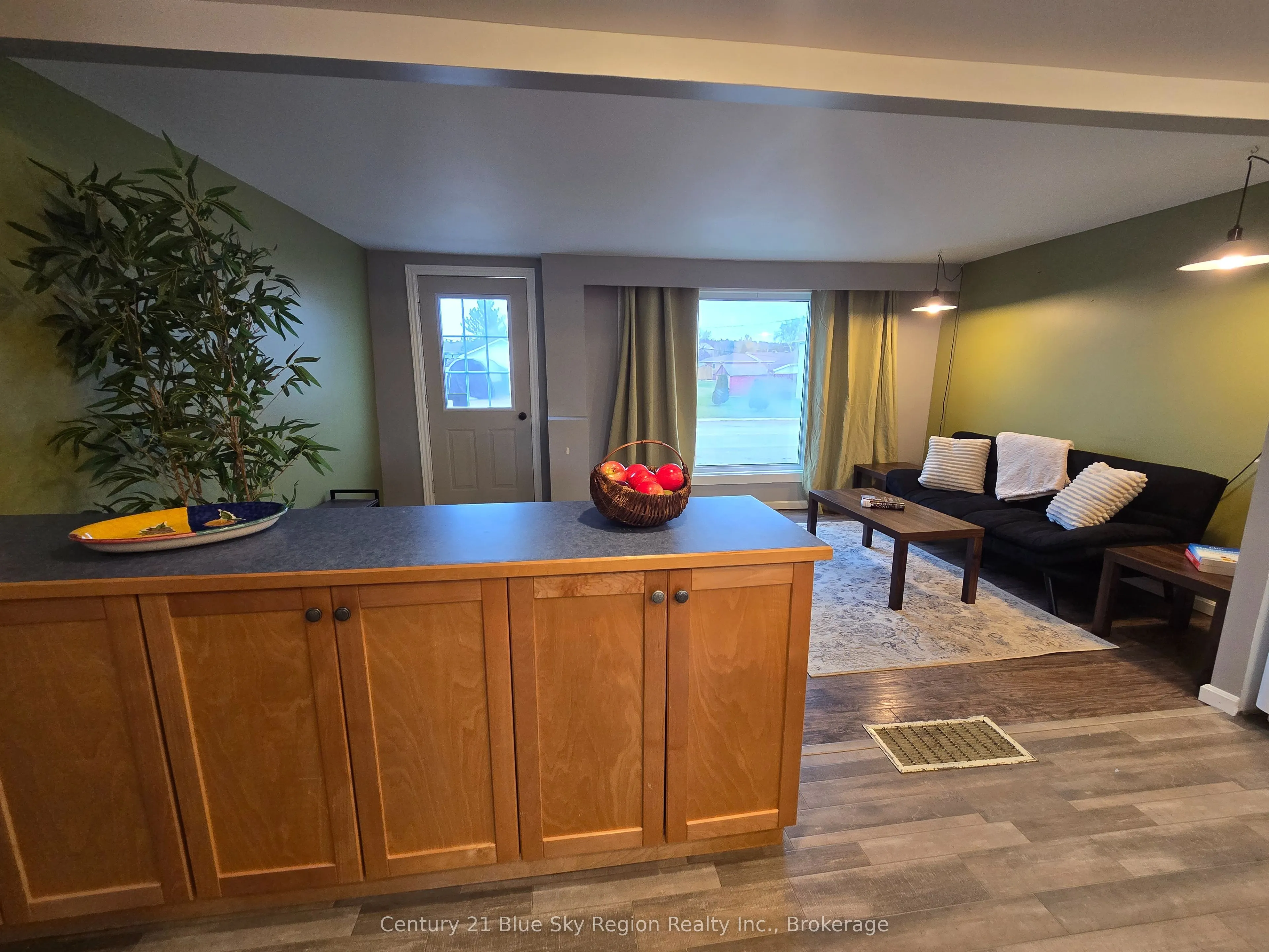 66 Principale Street W