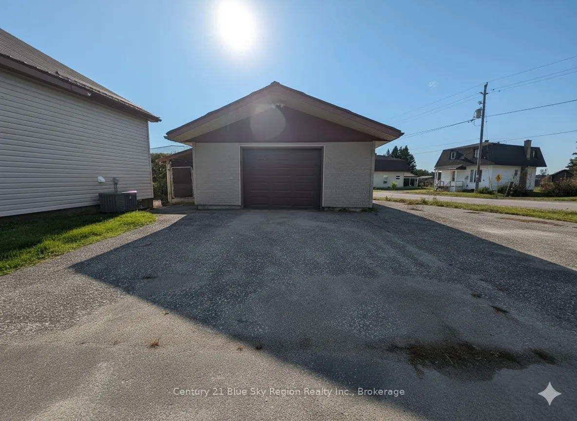 66 Principale Street W