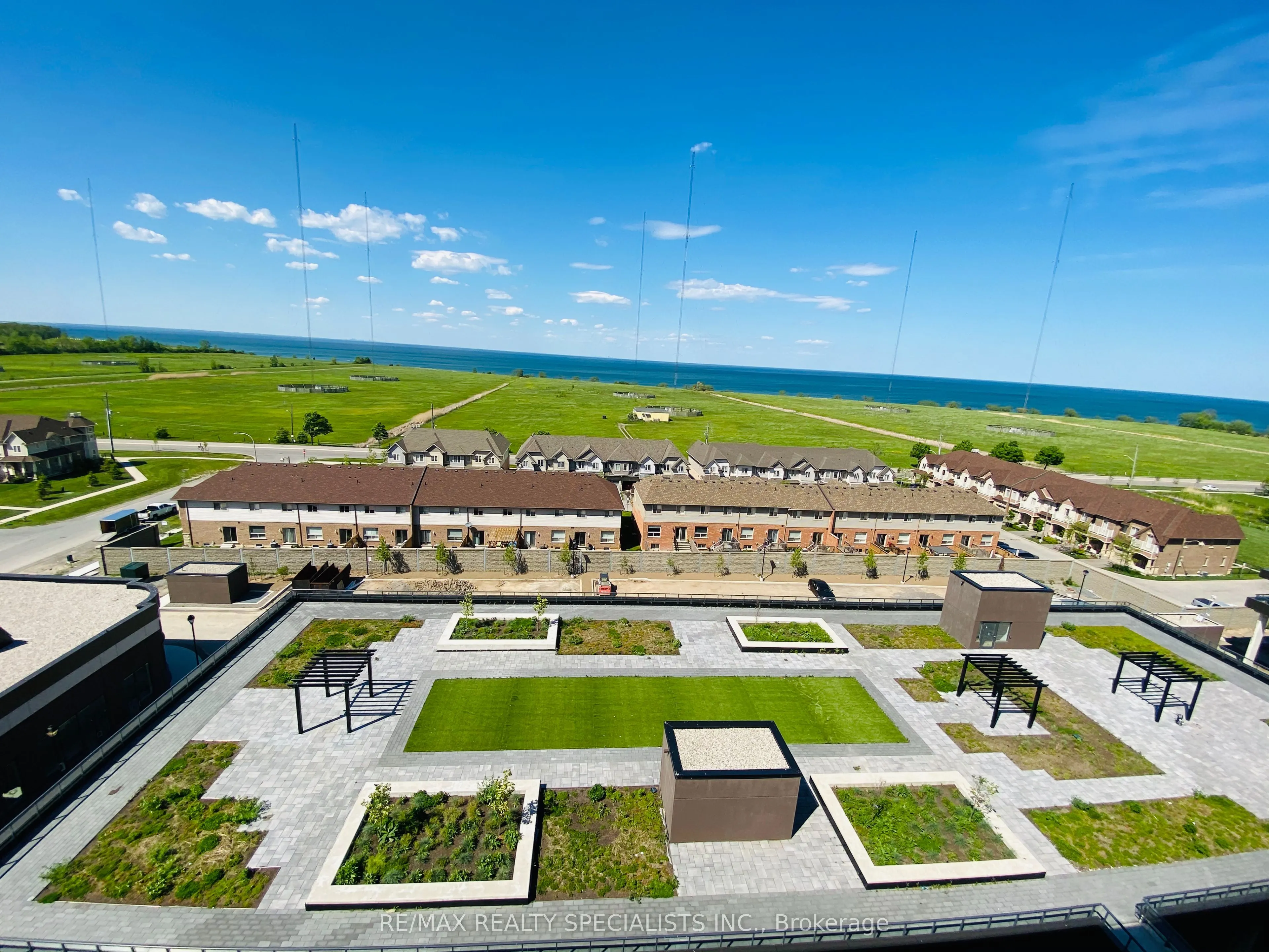 560 North Service Road, #807