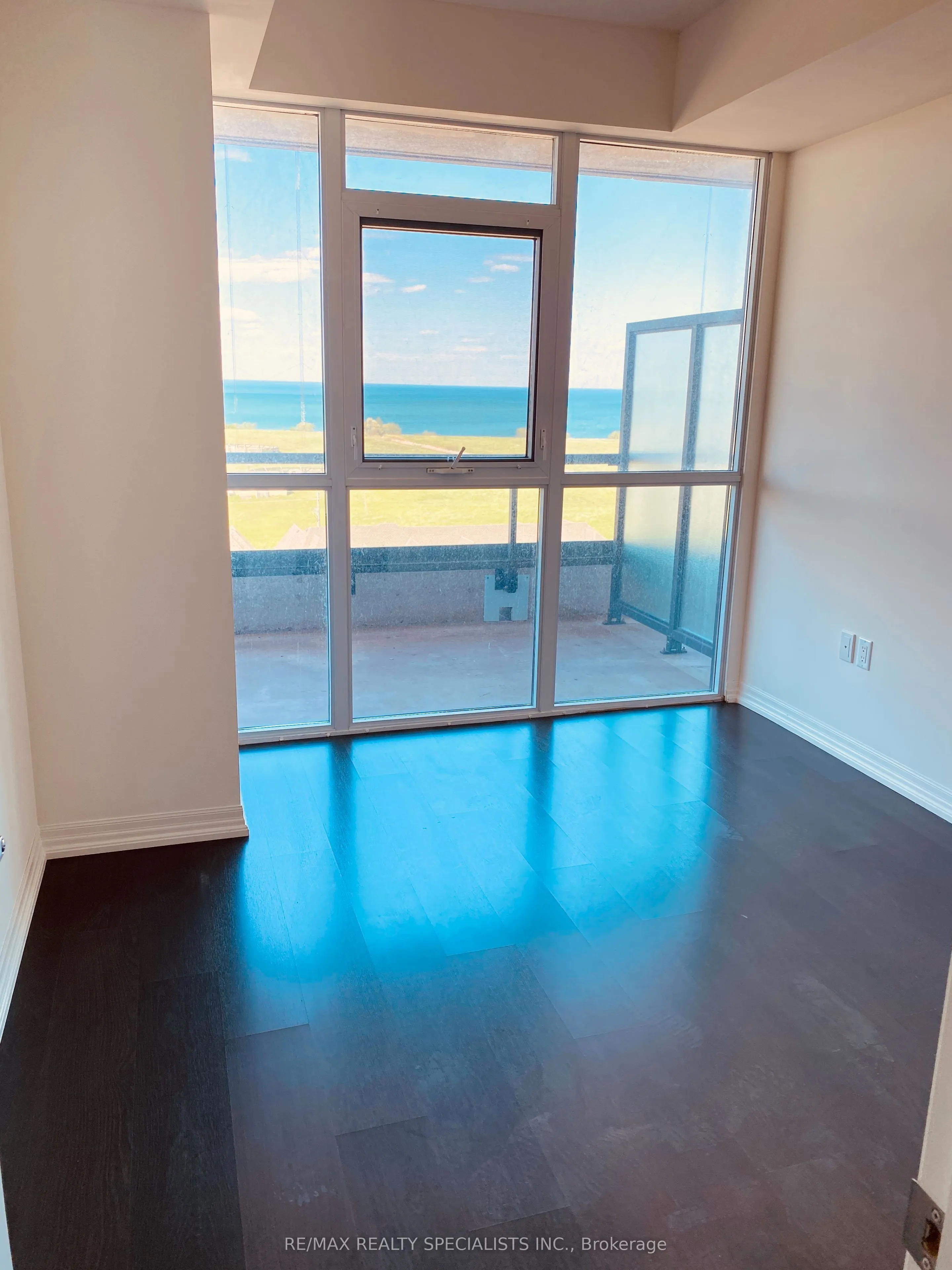 560 North Service Road, #807