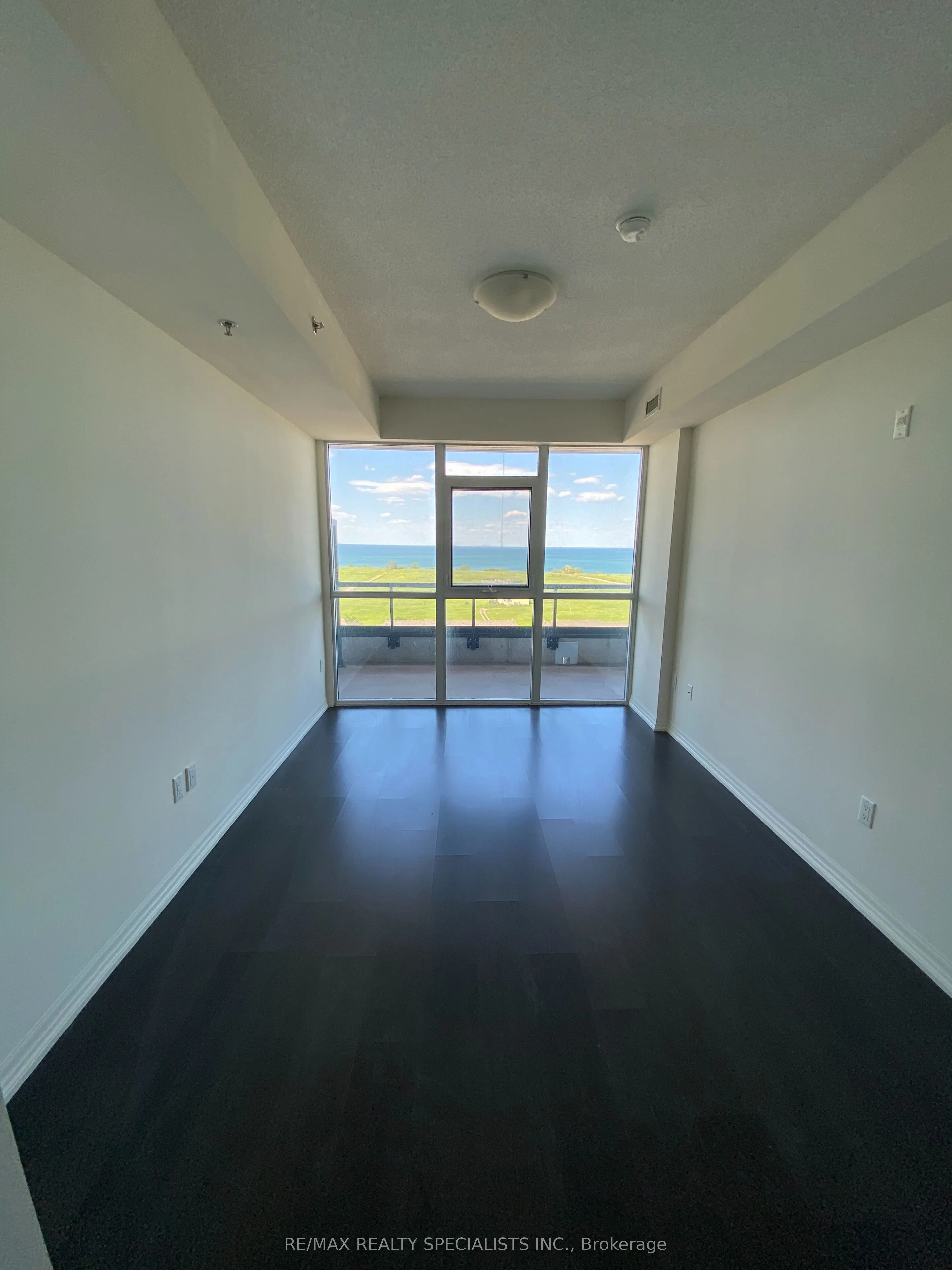 560 North Service Road, #807