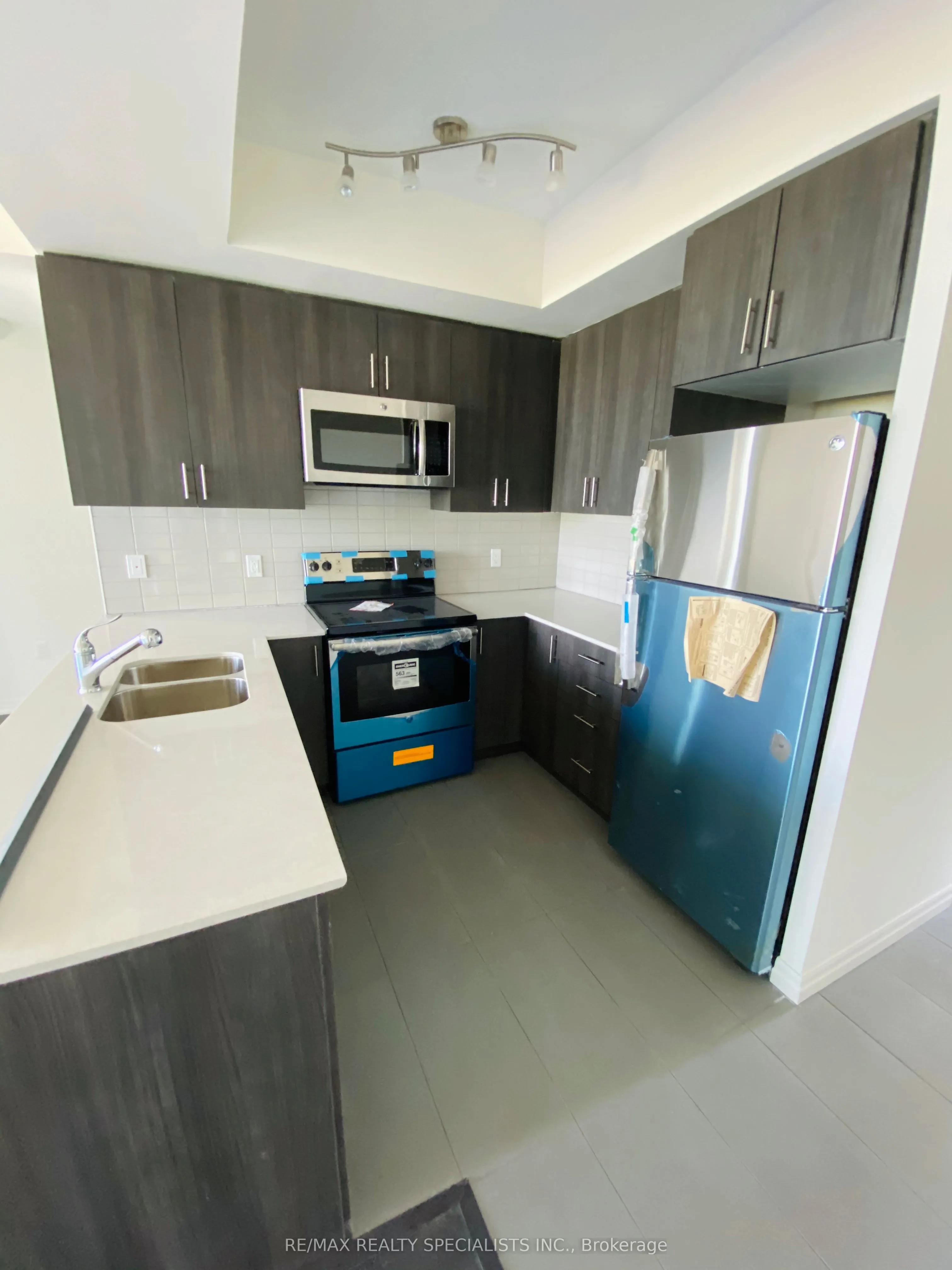 560 North Service Road, #807