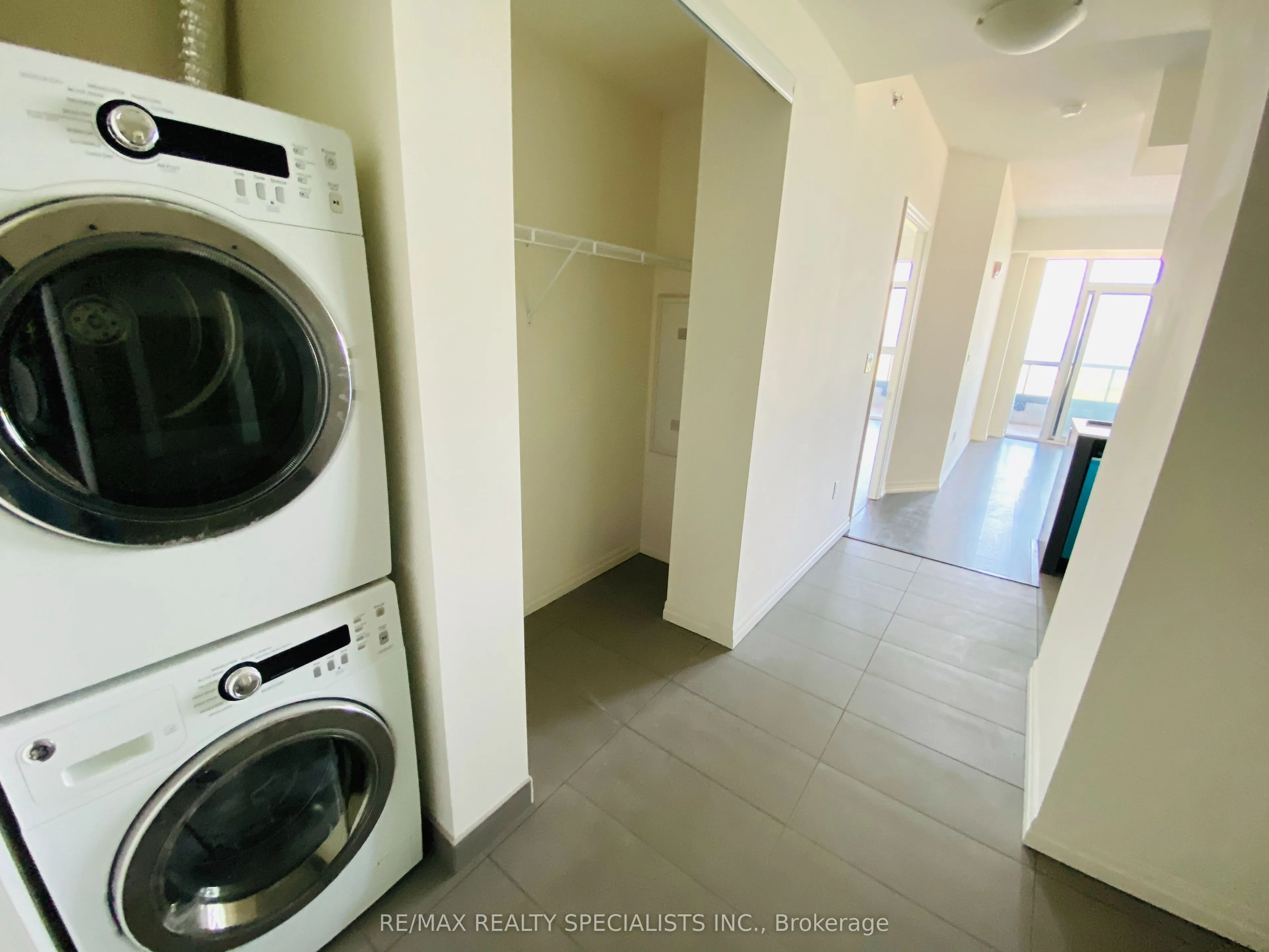 560 North Service Road, #807