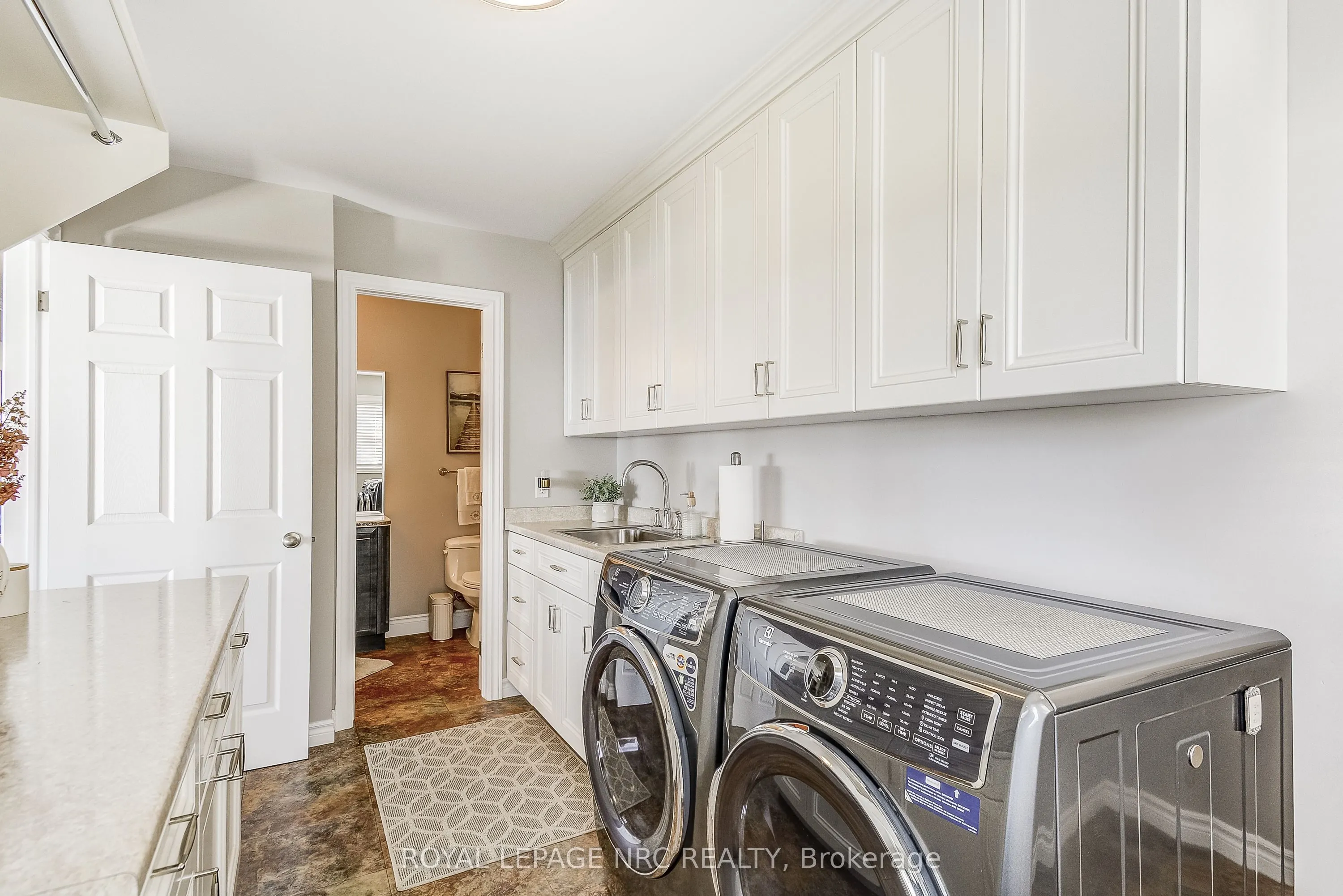 10781 Lakeshore Road W