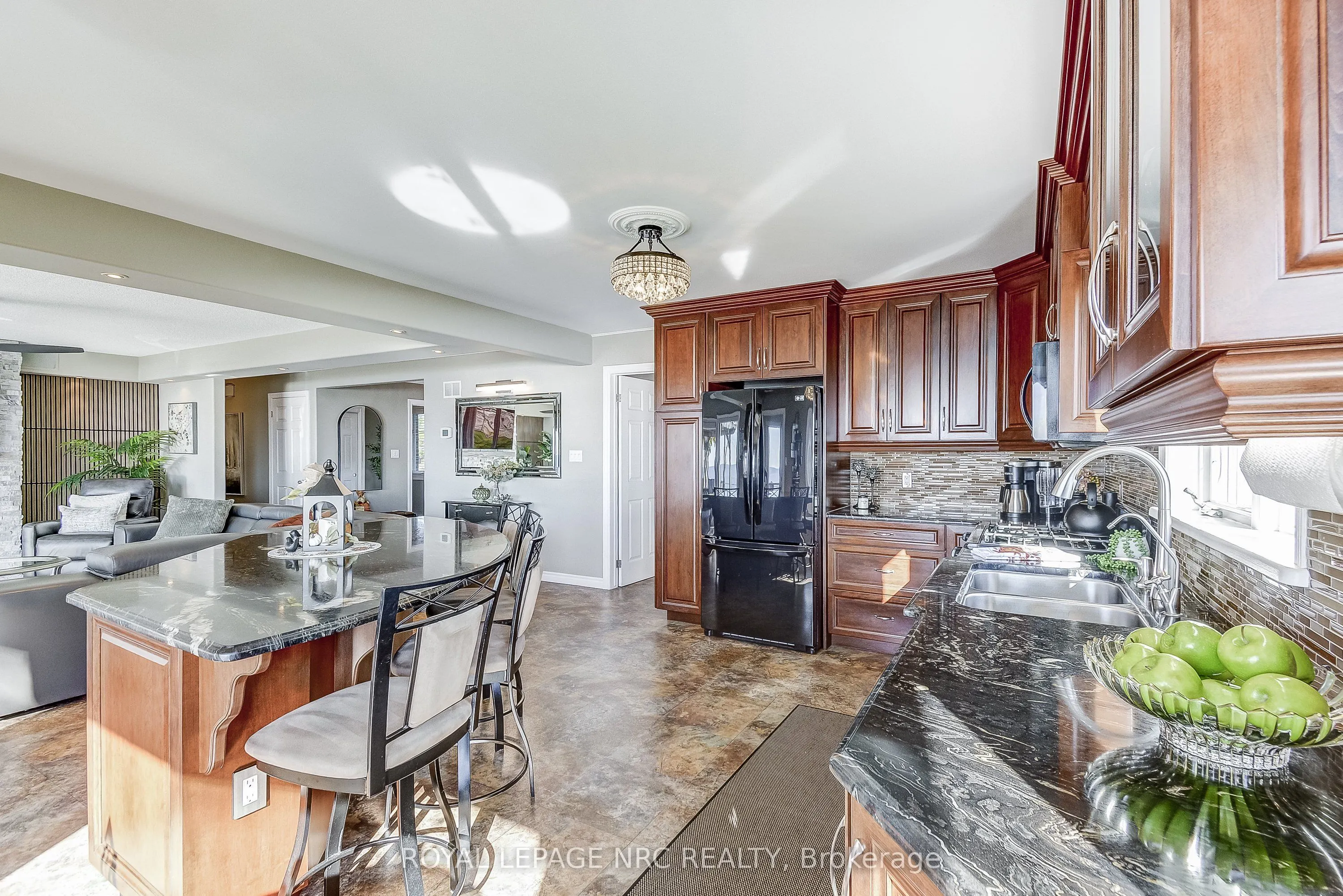 10781 Lakeshore Road W