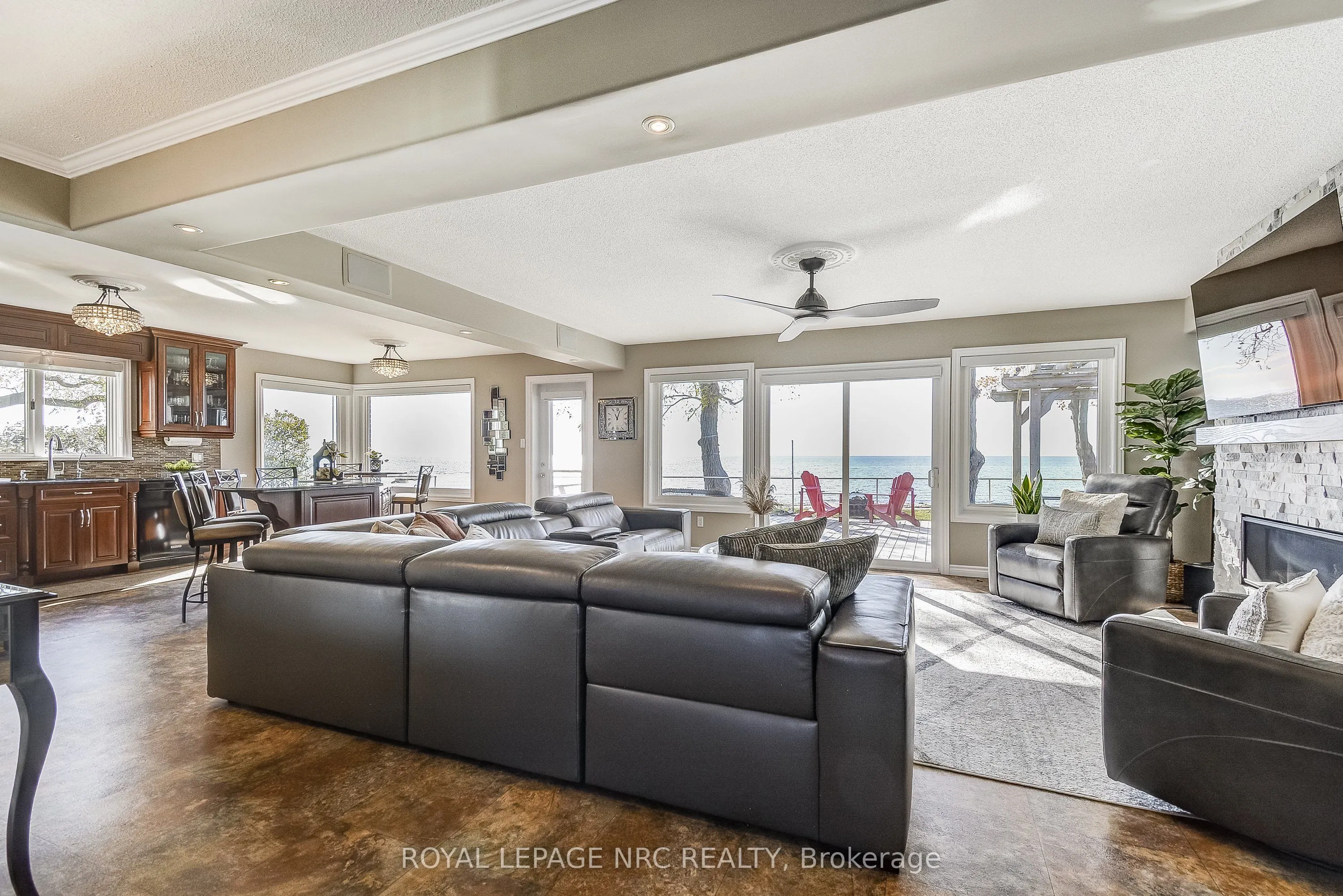 10781 Lakeshore Road W