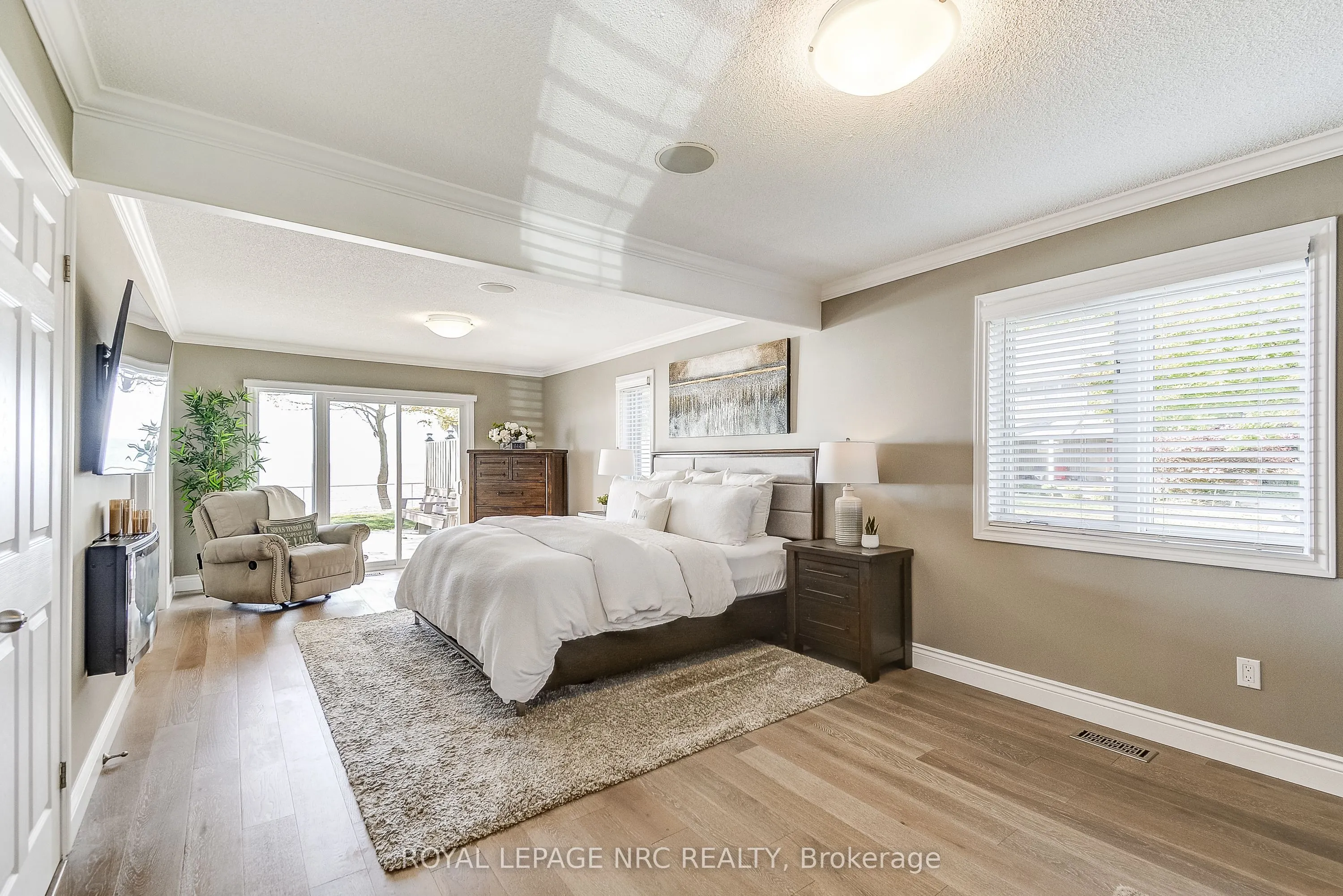 10781 Lakeshore Road W