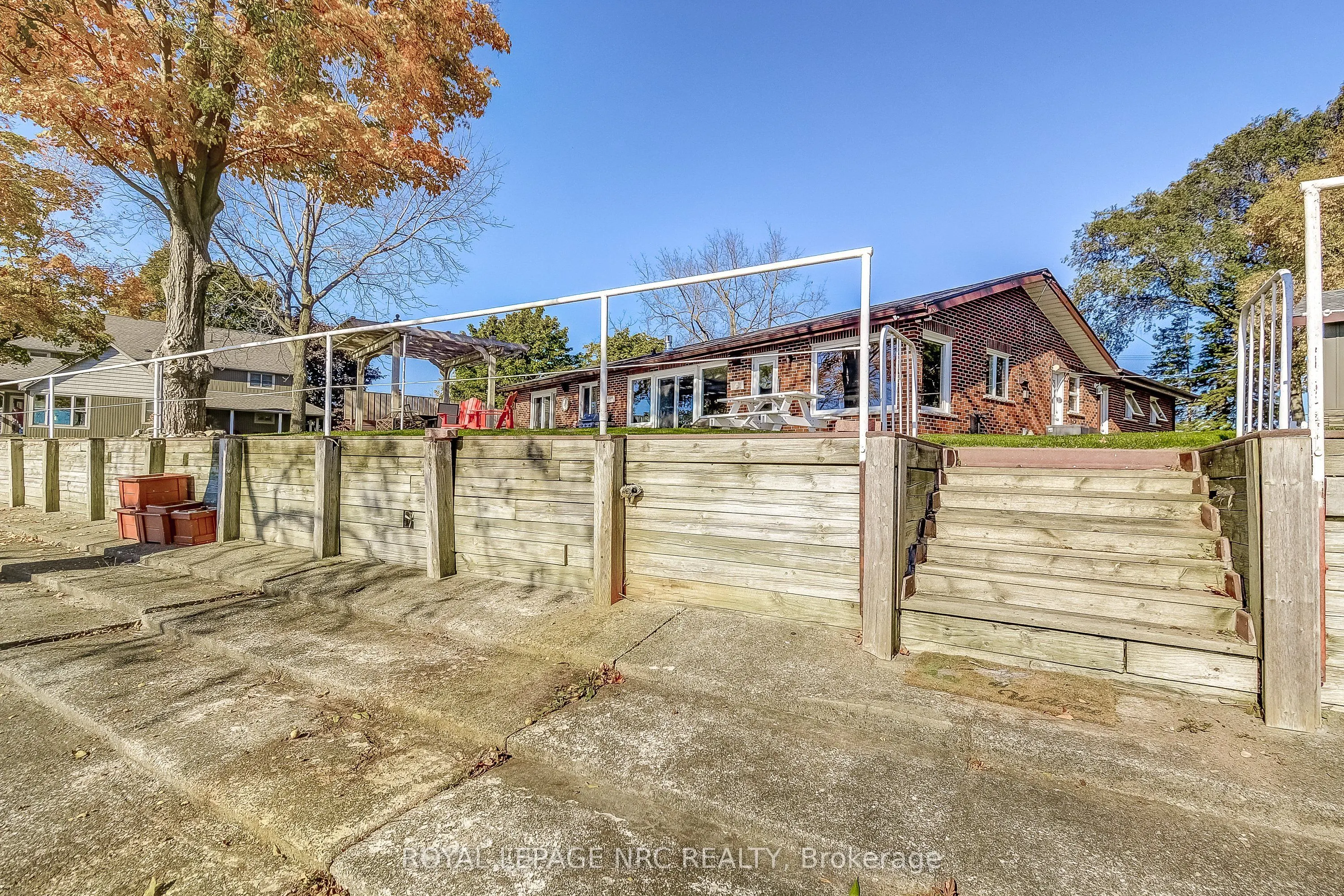 10781 Lakeshore Road W