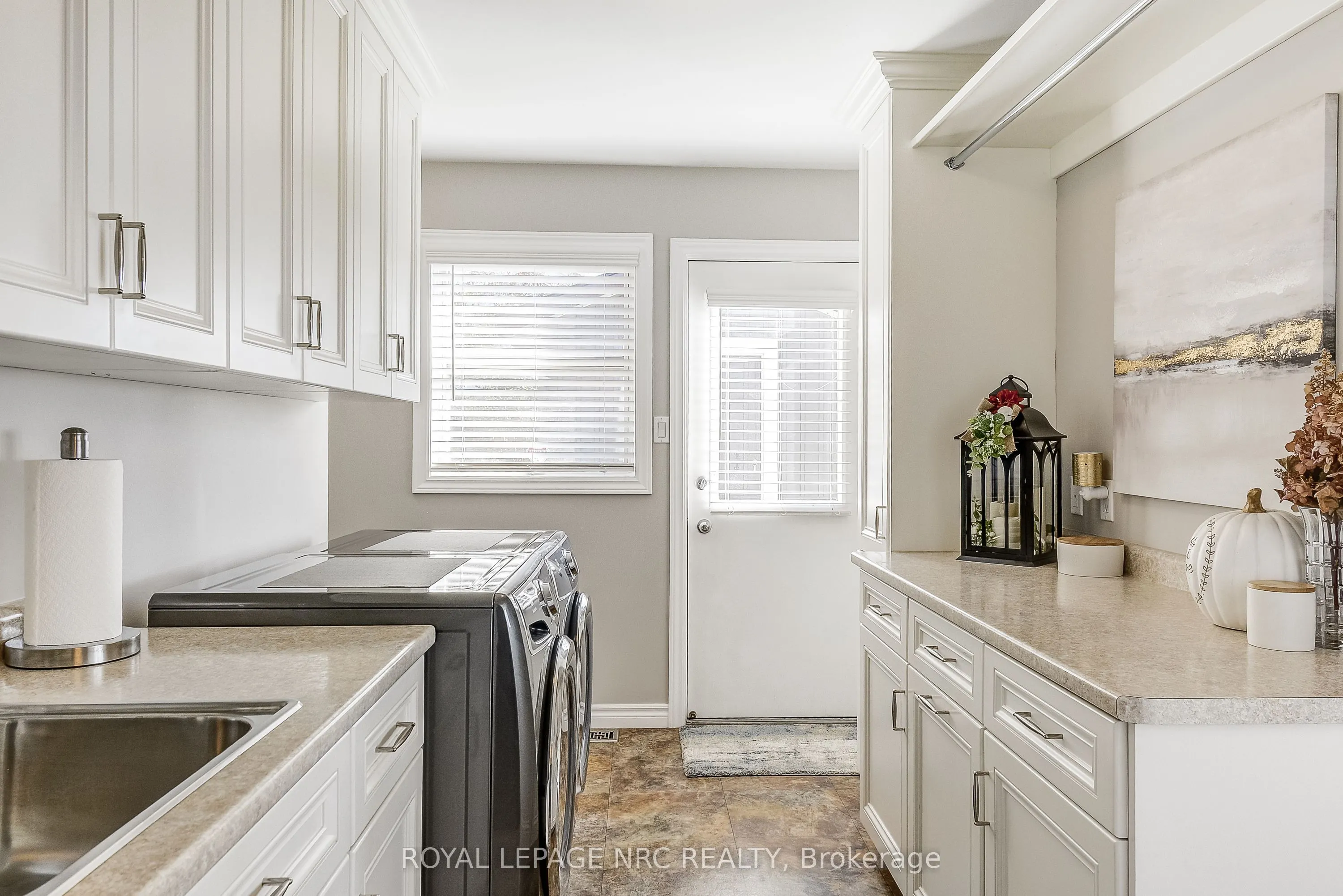 10781 Lakeshore Road W