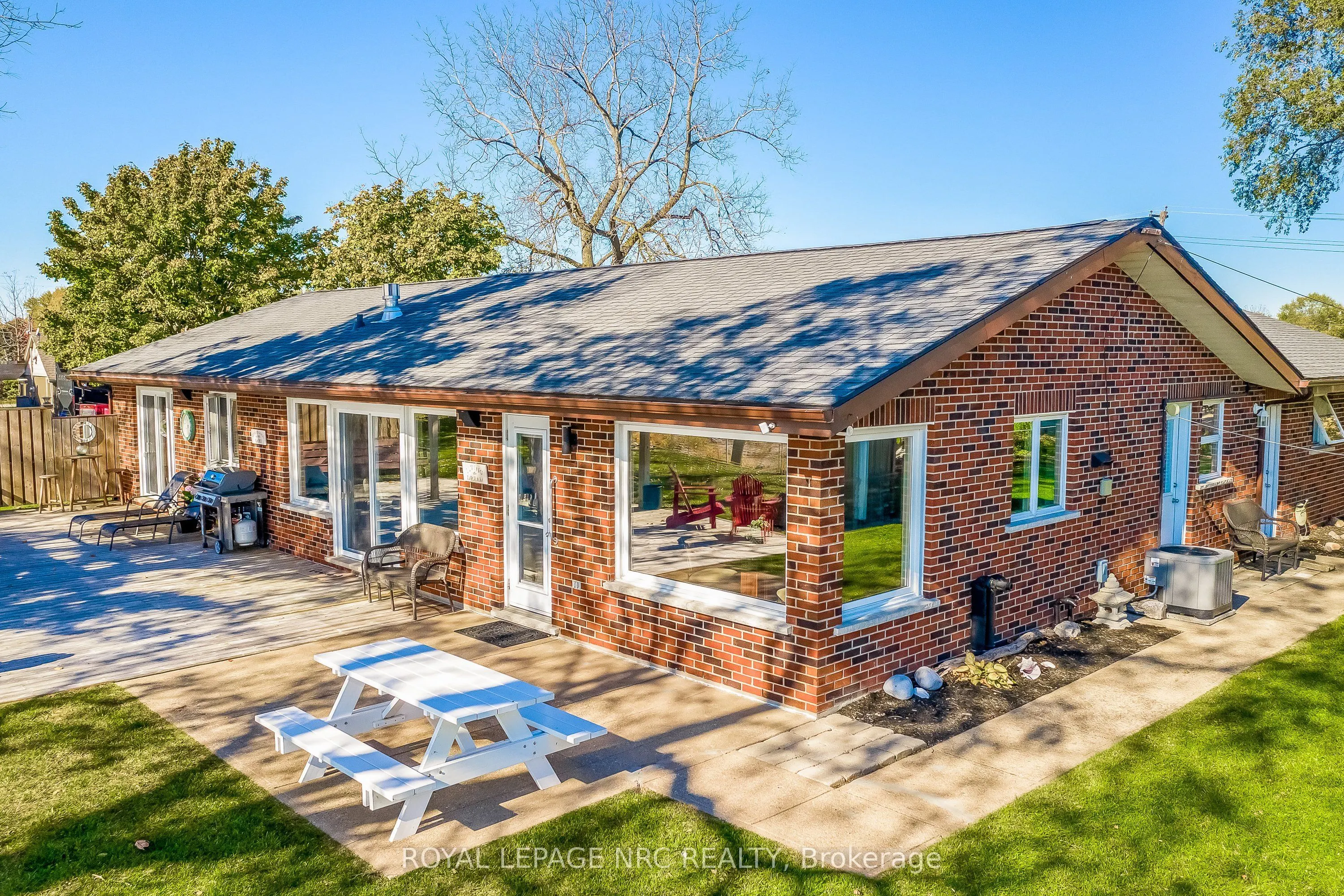 10781 Lakeshore Road W