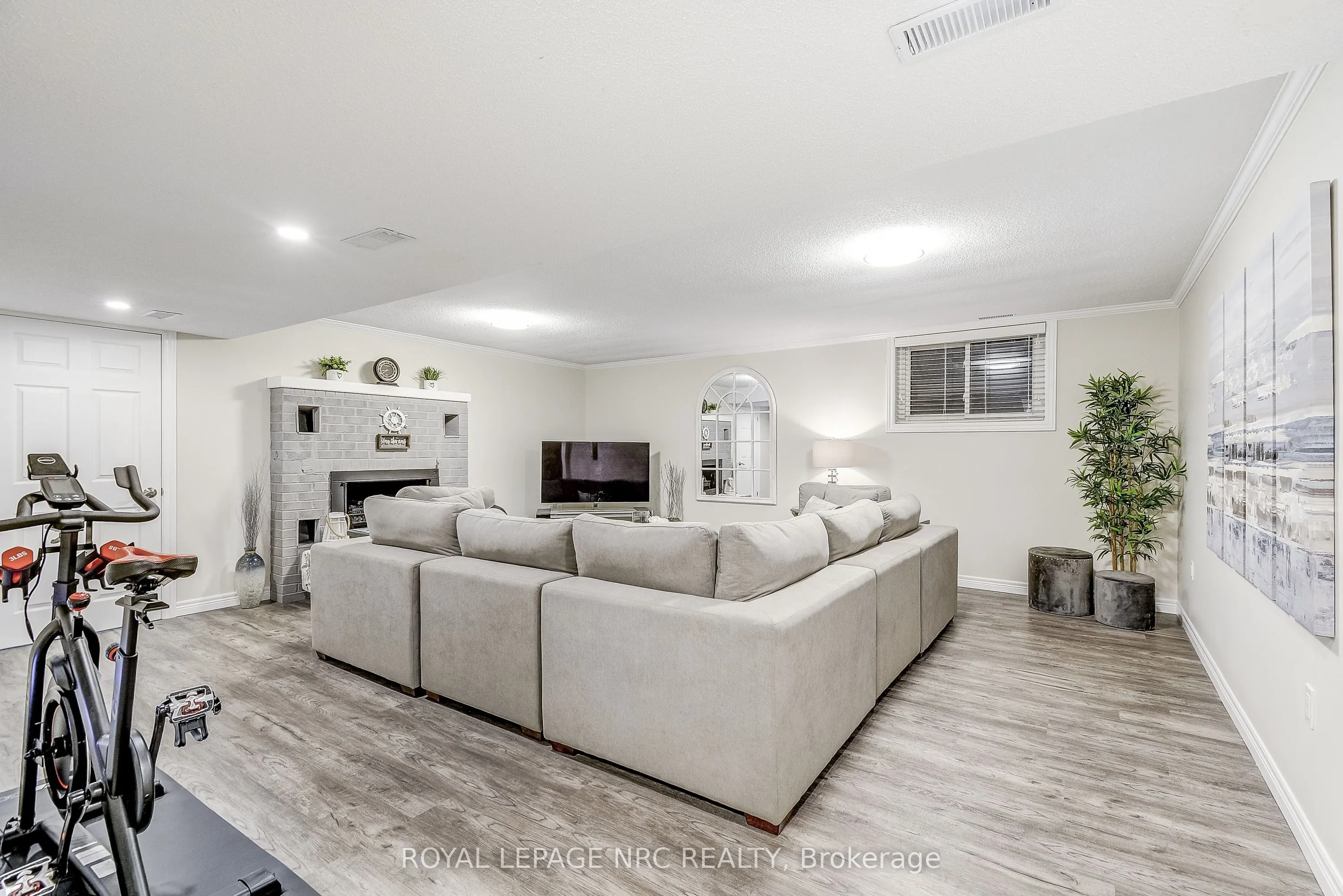 10781 Lakeshore Road W