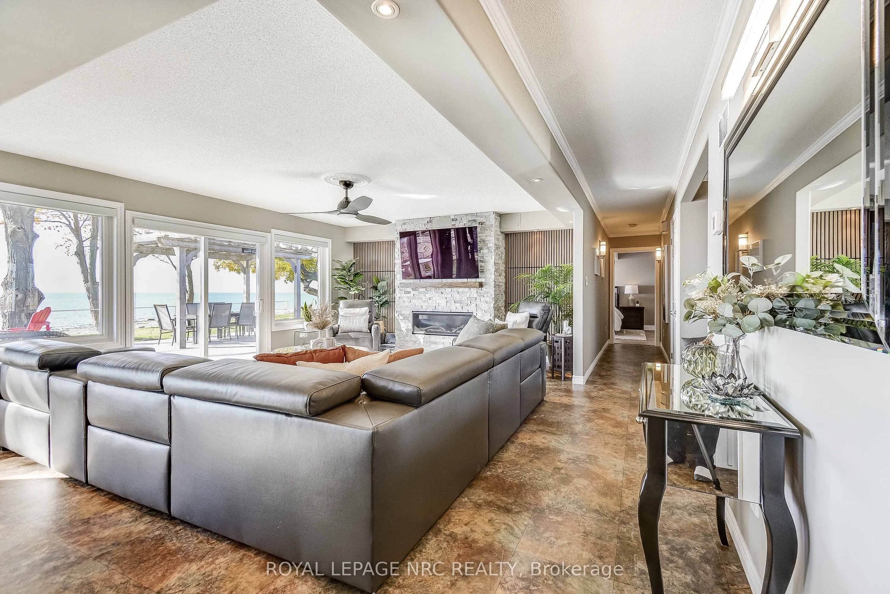 10781 Lakeshore Road W