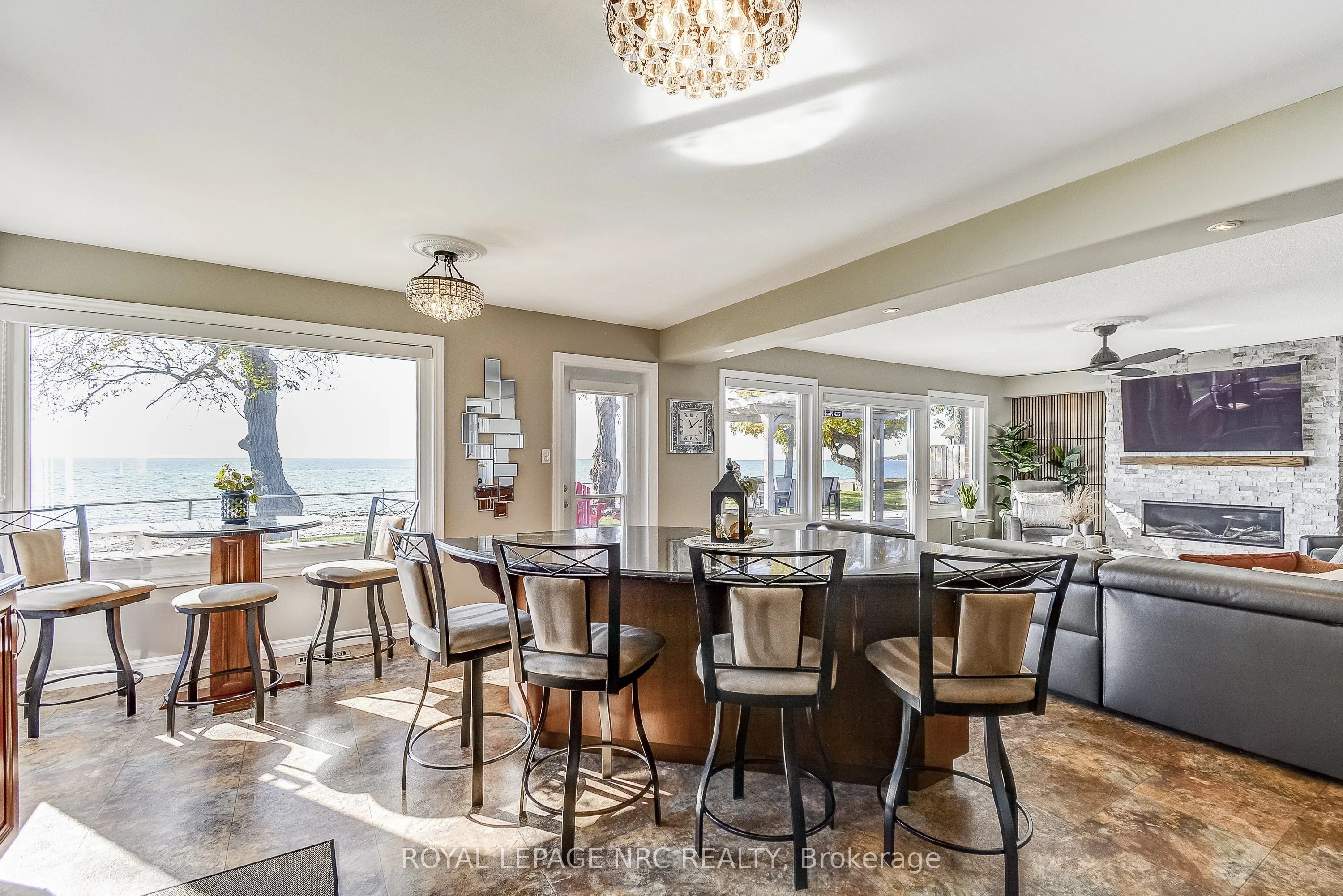 10781 Lakeshore Road W