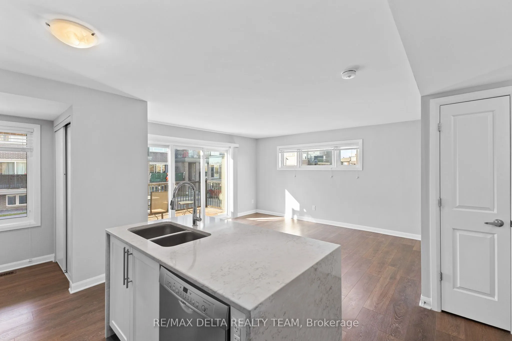 706 AMBERWING Private, #A