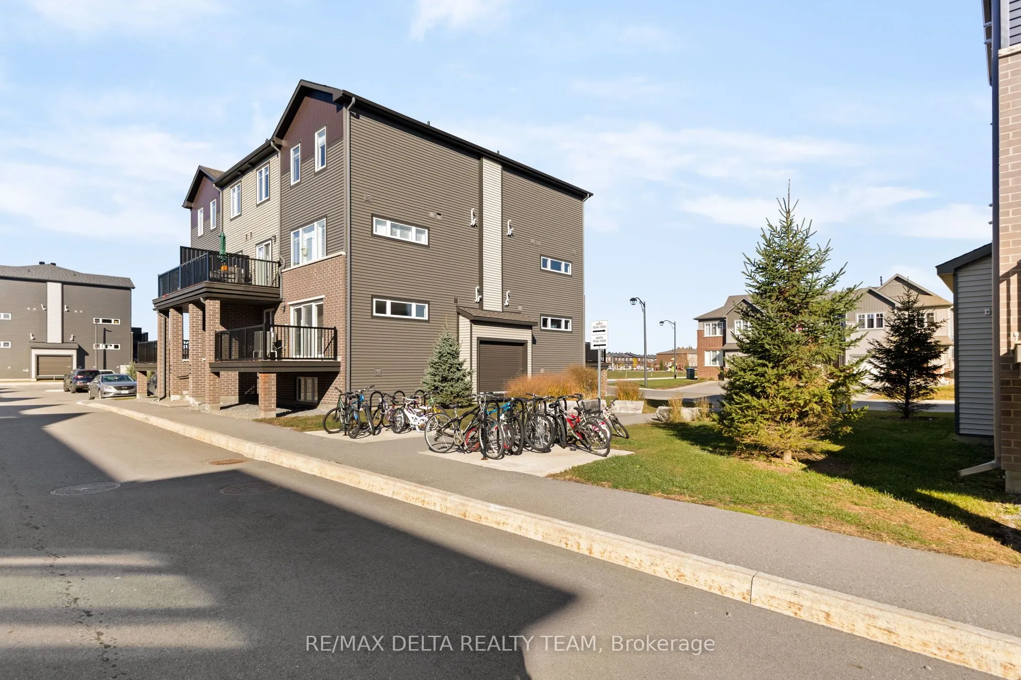 706 AMBERWING Private, #A