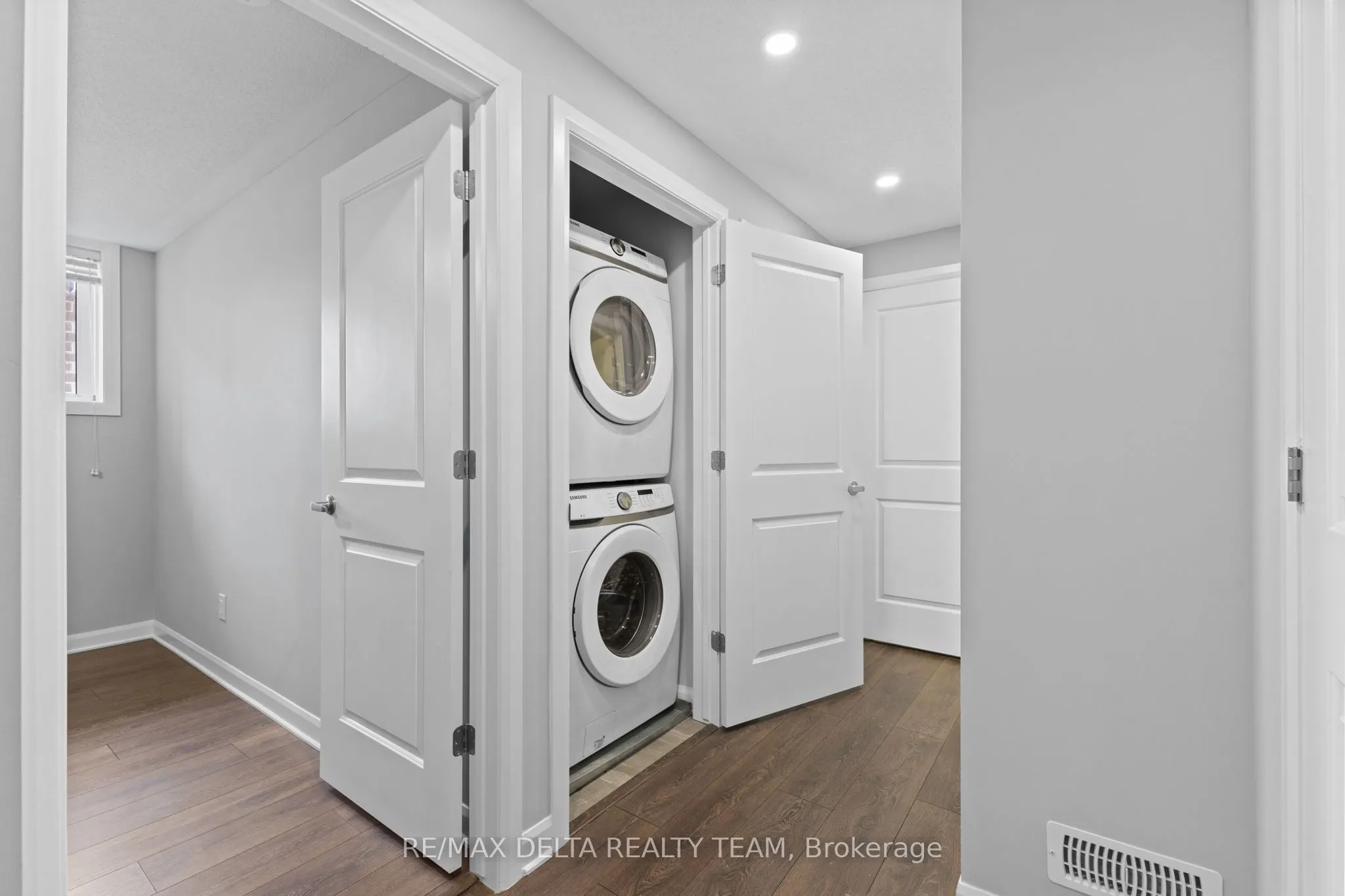 706 AMBERWING Private, #A