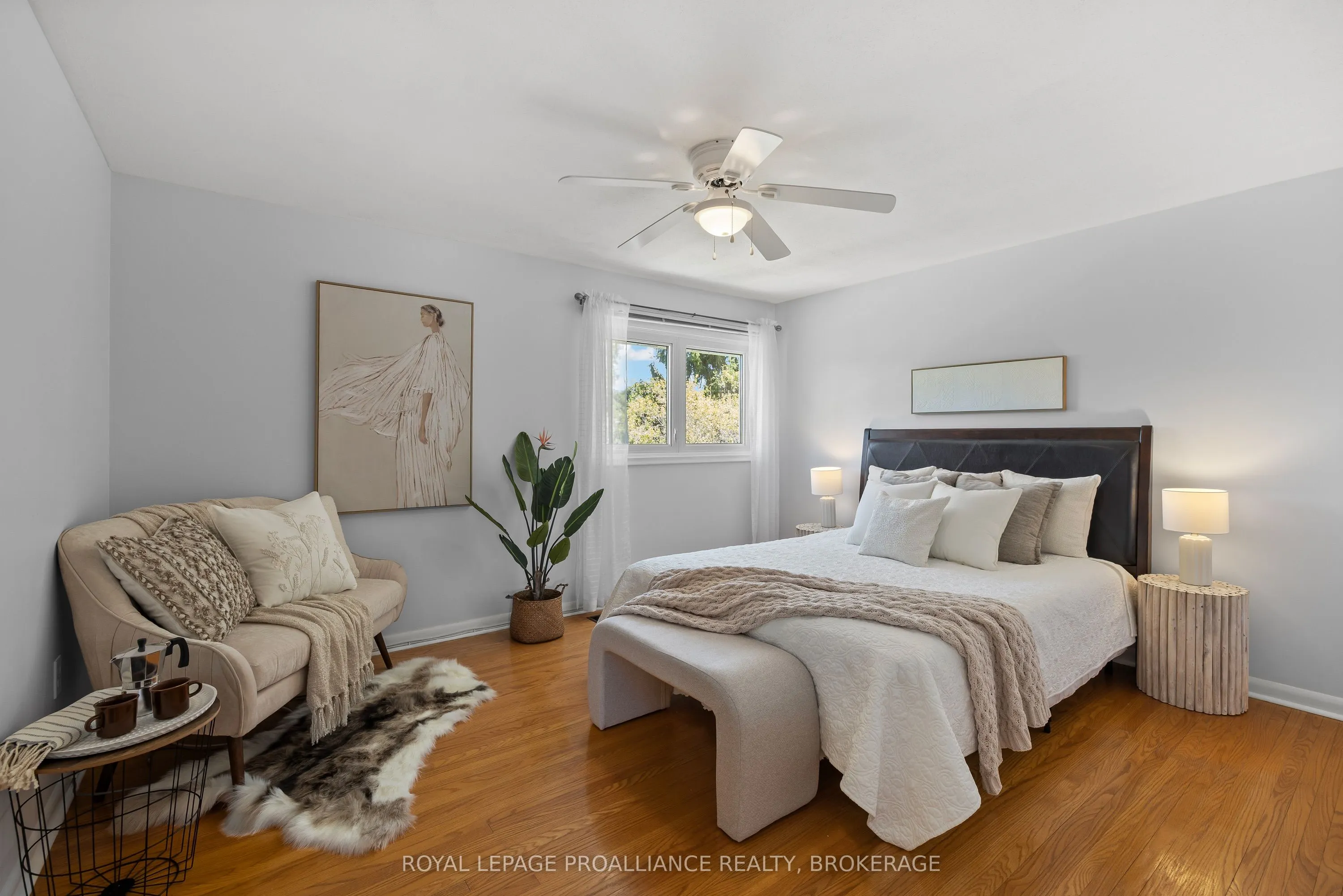 35 Manitou Crescent E