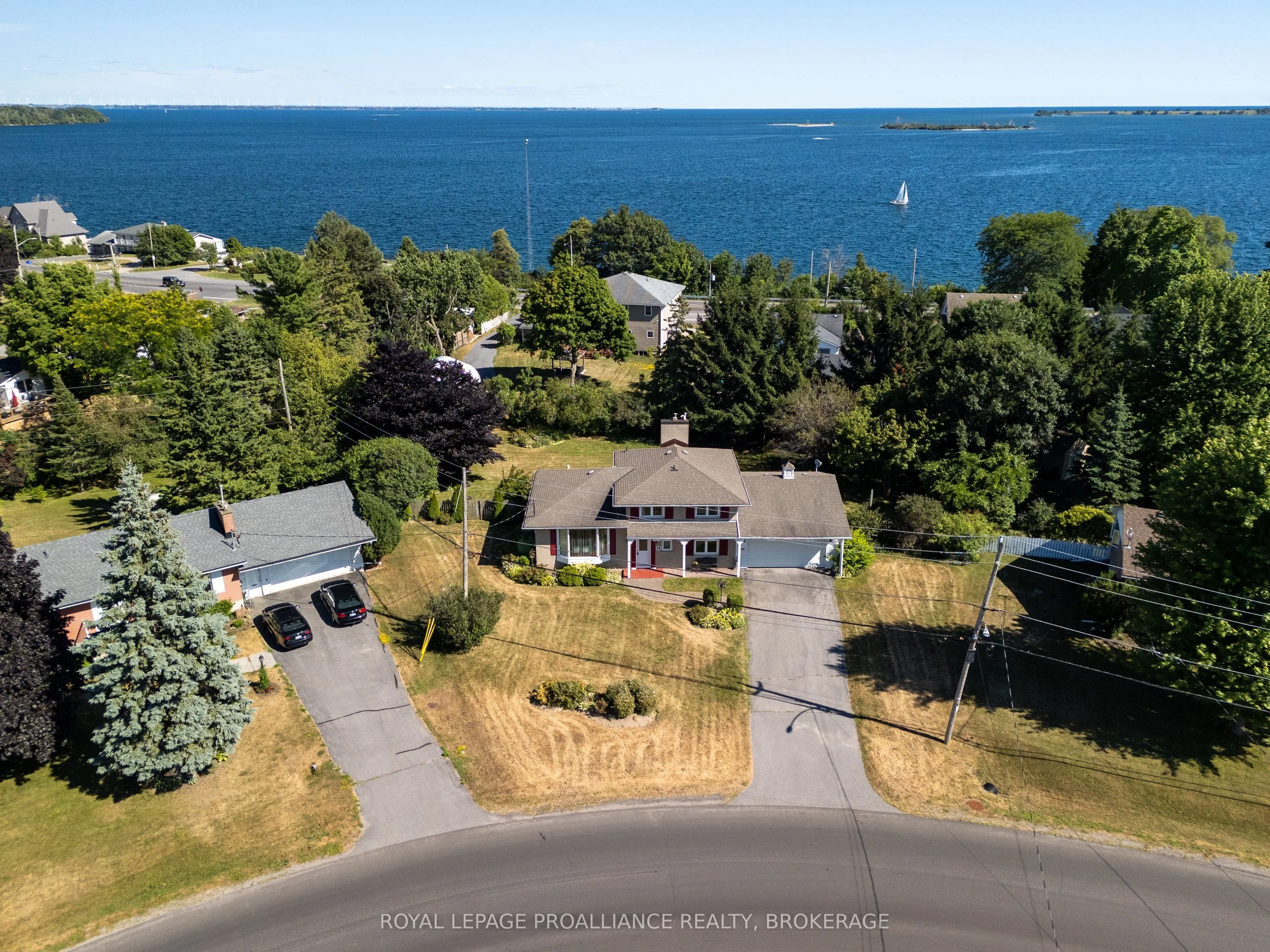 35 Manitou Crescent E