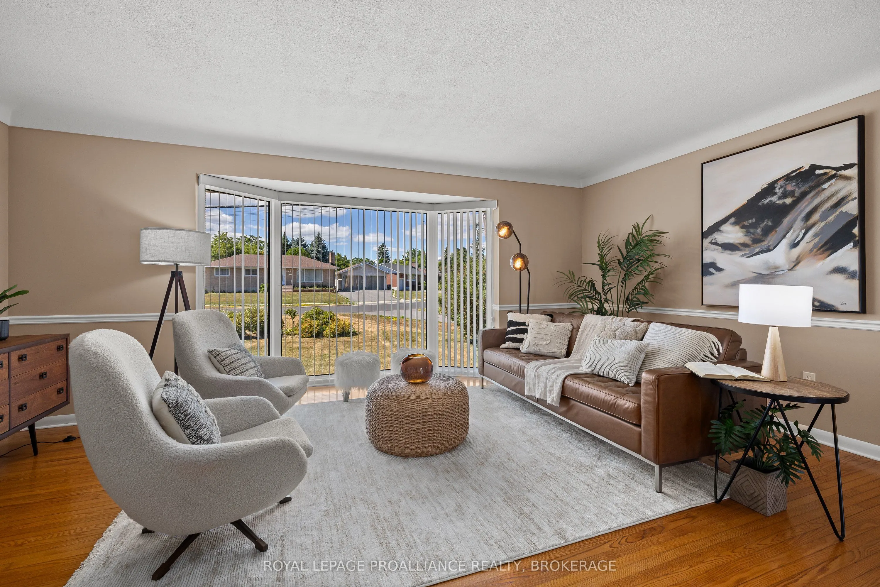 35 Manitou Crescent E