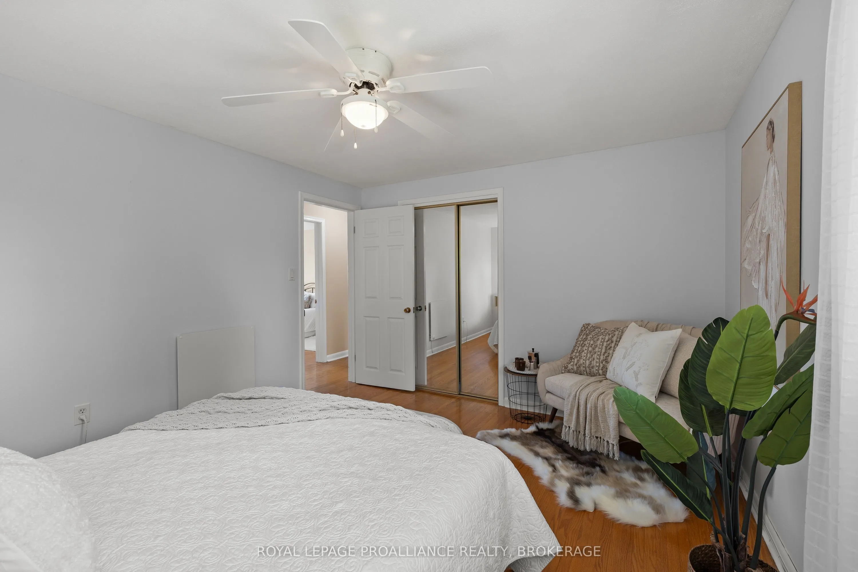 35 Manitou Crescent E